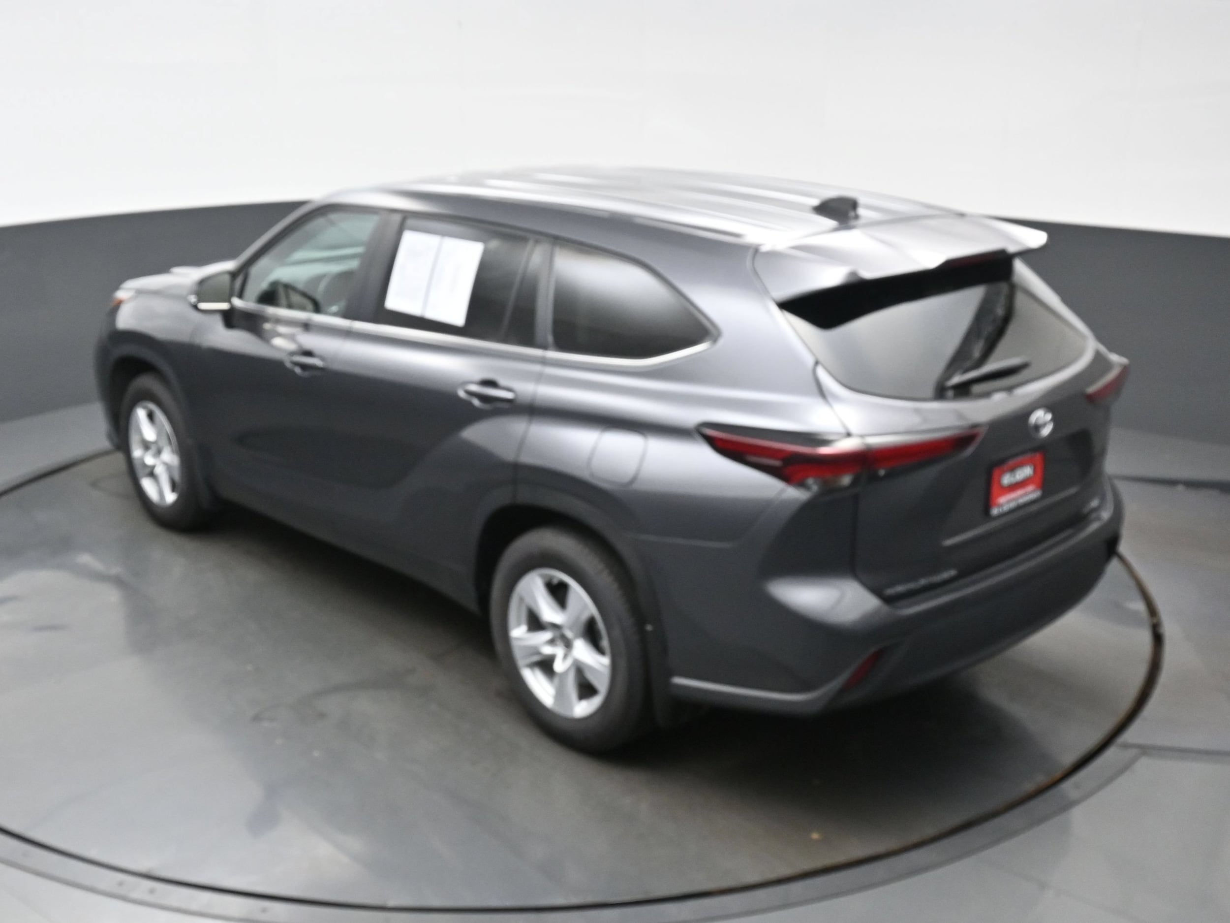 2024 Toyota Highlander LE - Photo 39