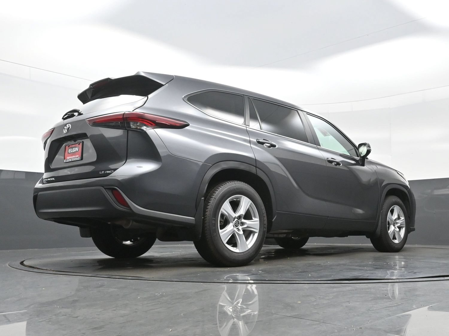 2024 Toyota Highlander LE - Photo 33