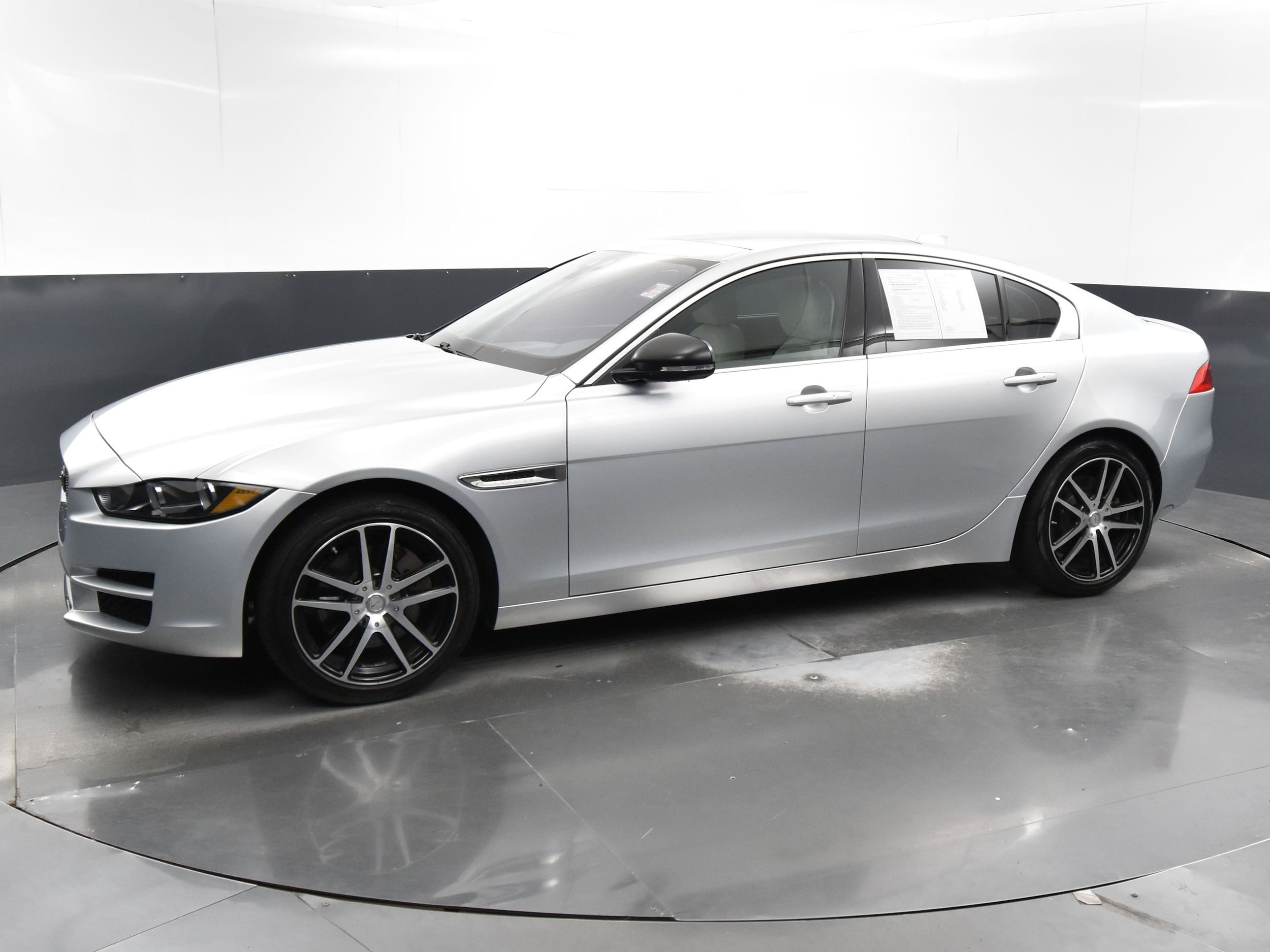 Used 2019 Jaguar XE Prestige with VIN SAJAK4FX5KCP50958 for sale in Streamwood, IL