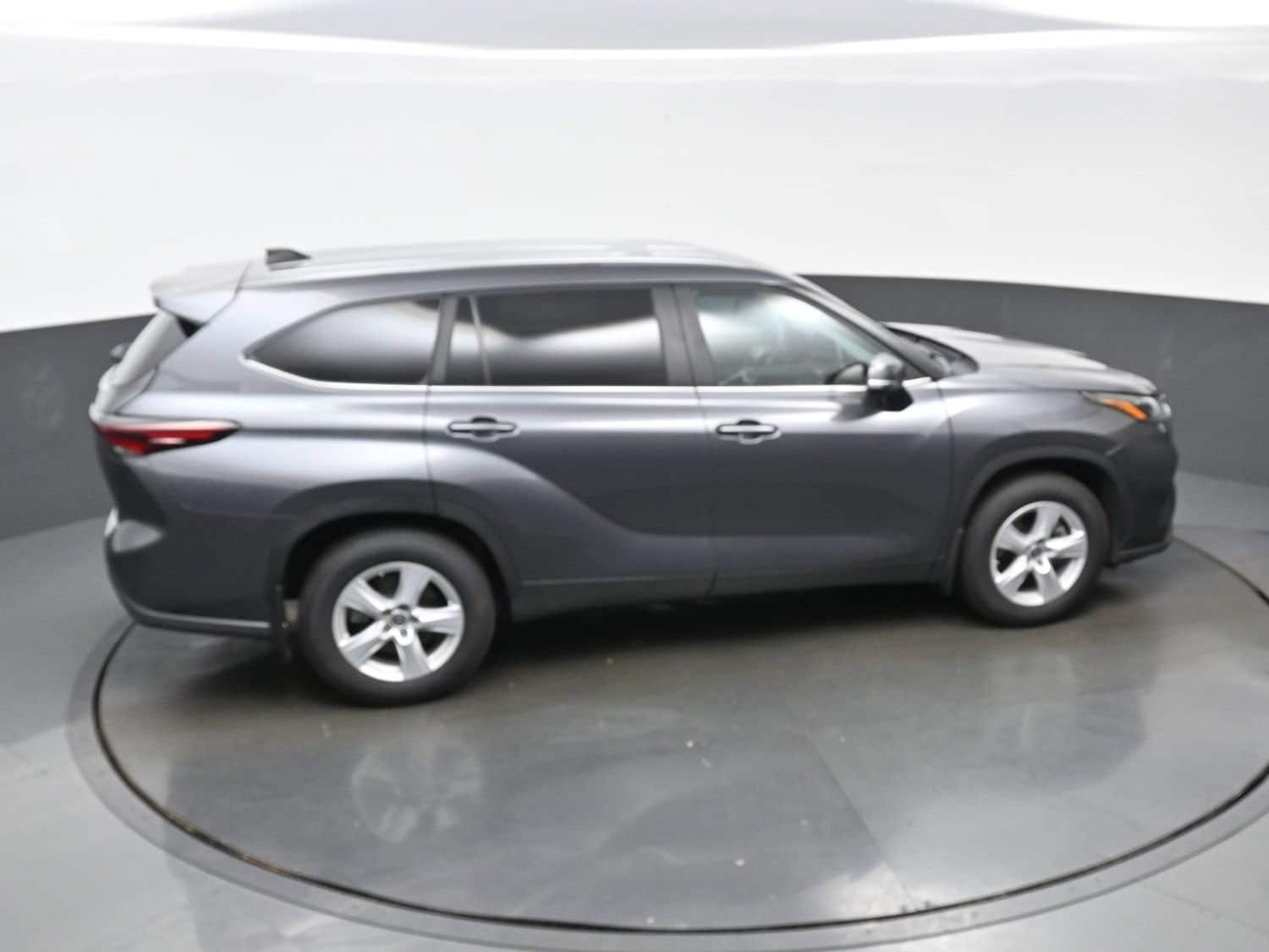 2024 Toyota Highlander LE - Photo 42