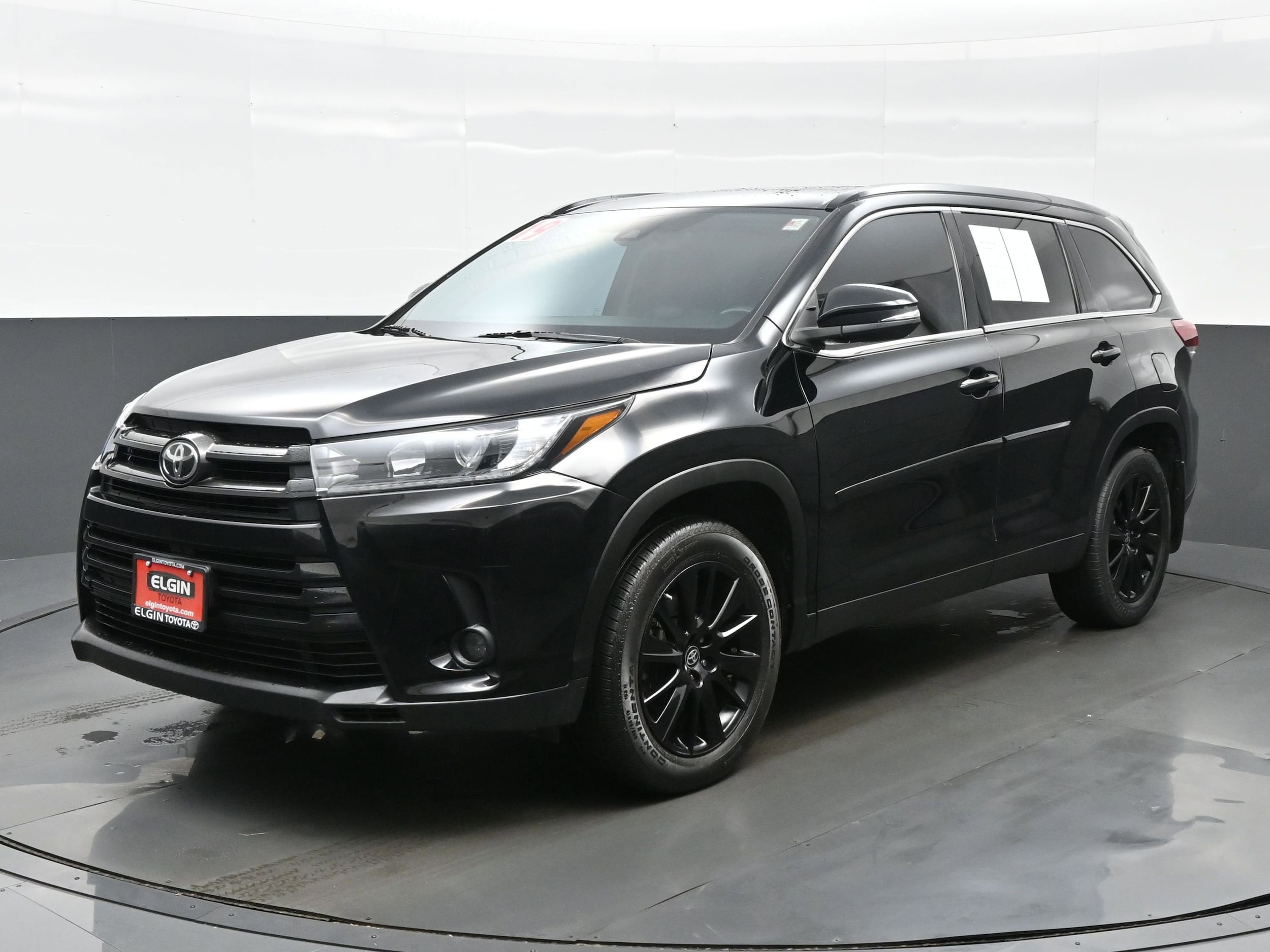 Used 2019 Toyota Highlander SE with VIN 5TDJZRFH2KS628749 for sale in Streamwood, IL