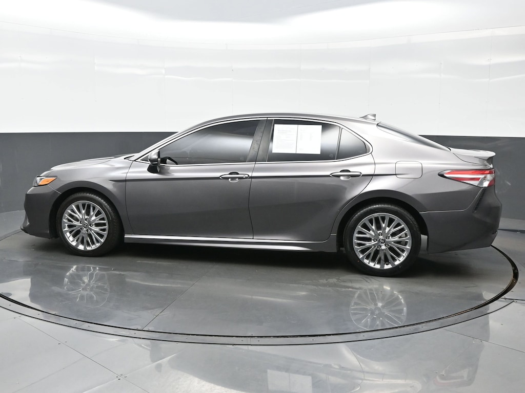 Used 2020 Toyota Camry SE Sedan