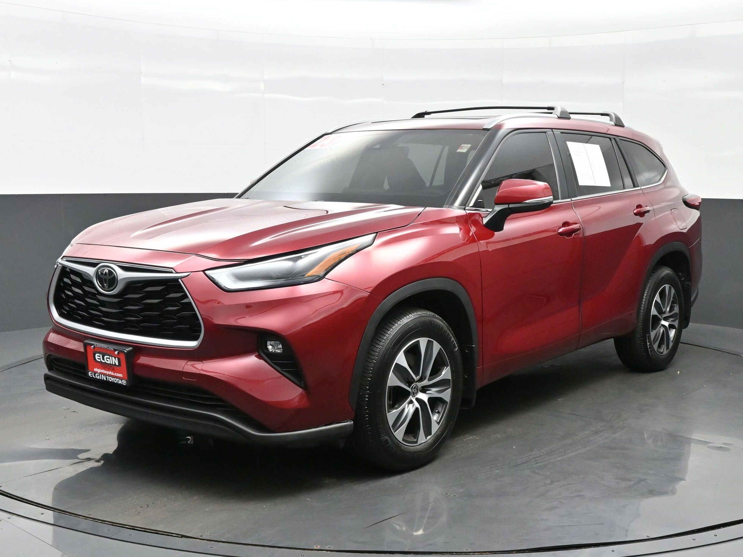 2023 Toyota Highlander XLE photo 2
