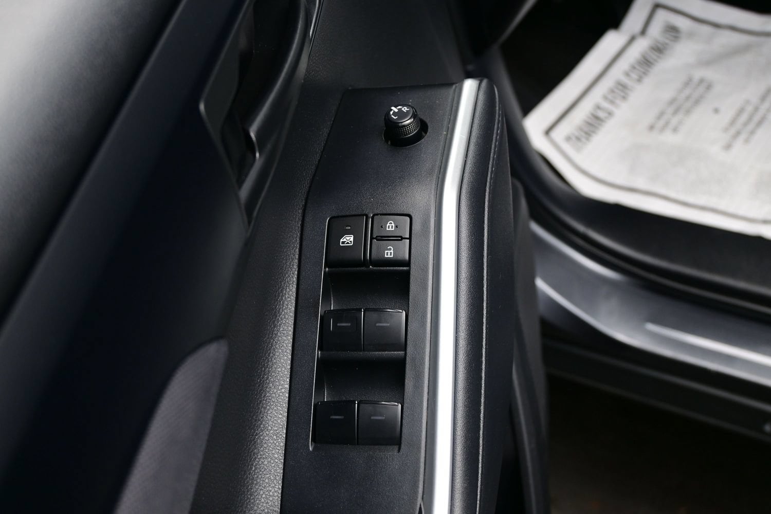 2024 Toyota Highlander LE - Photo 10