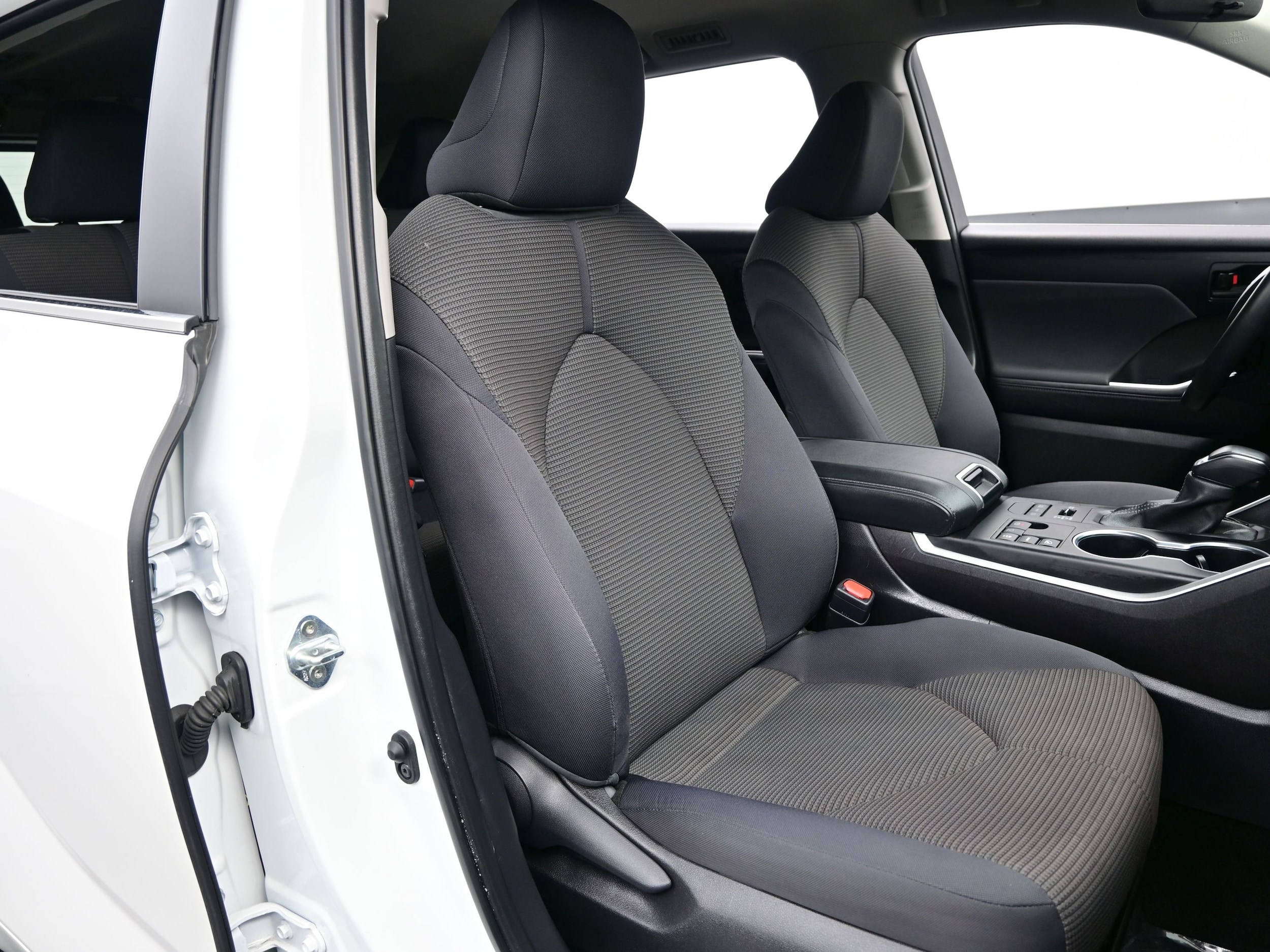 2024 Toyota Highlander LE - Photo 14