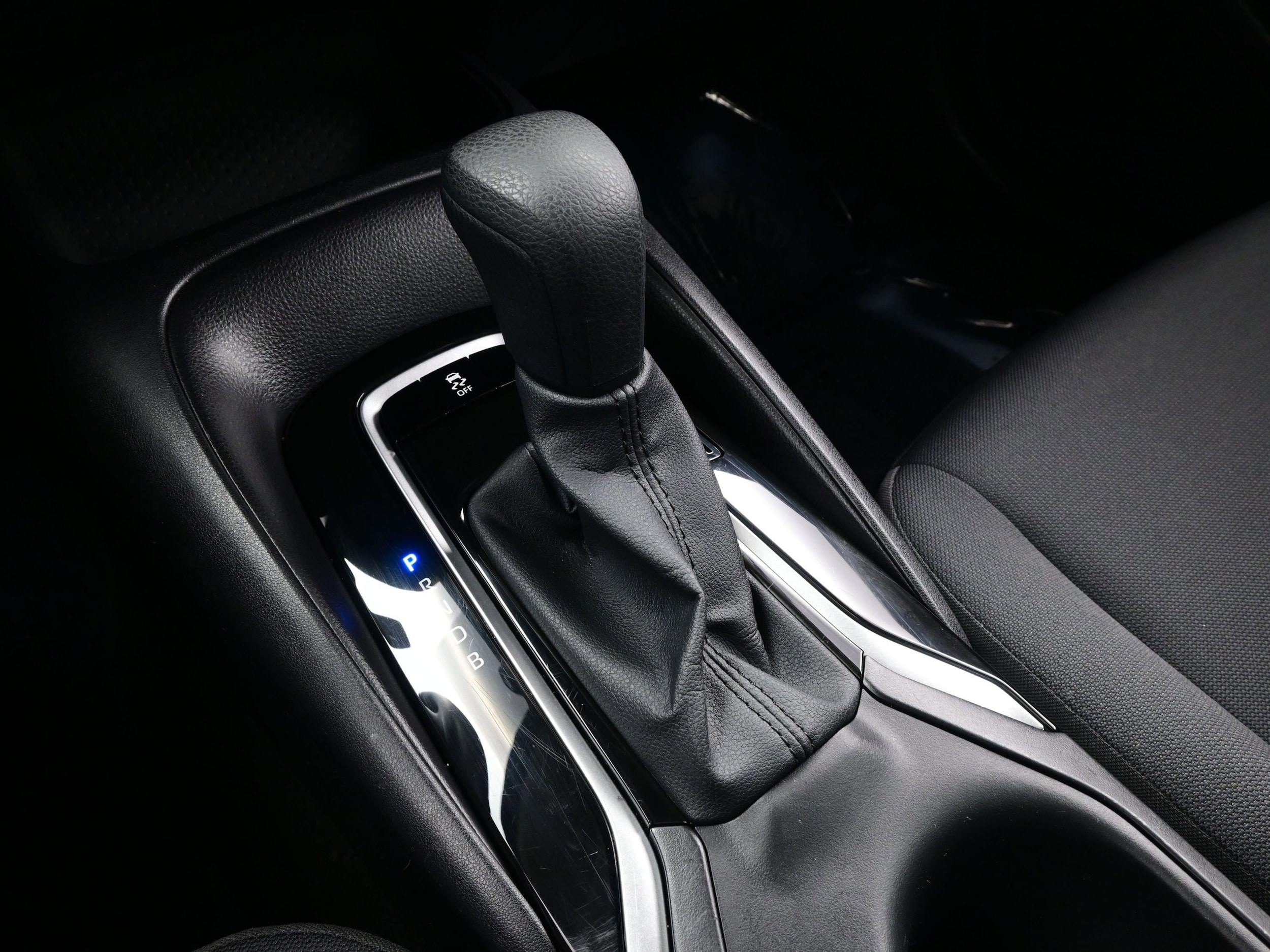 2025 Toyota Corolla LE - Photo 20