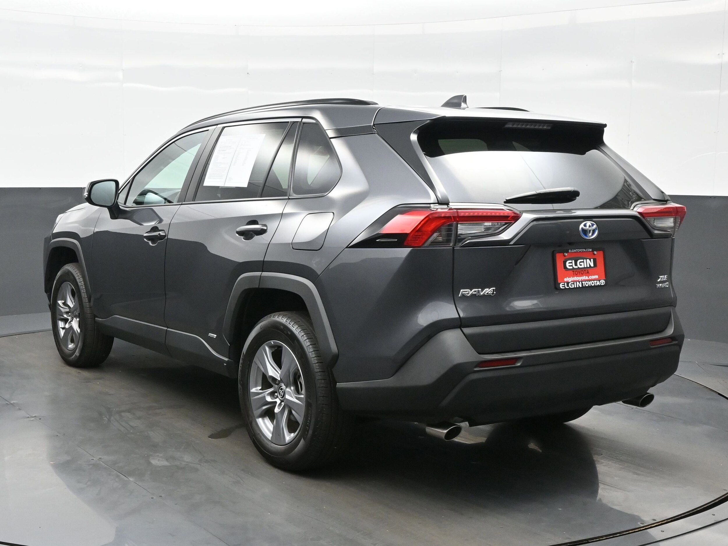 2022 Toyota RAV4 Hybrid XLE photo 4