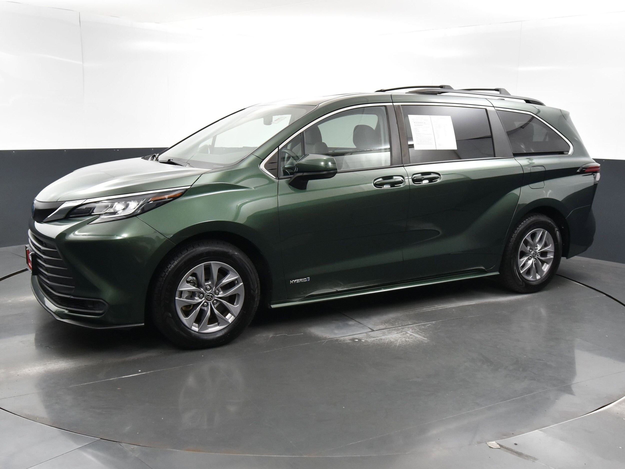 Used 2021 Toyota Sienna LE with VIN 5TDBRKEC5MS058492 for sale in Streamwood, IL