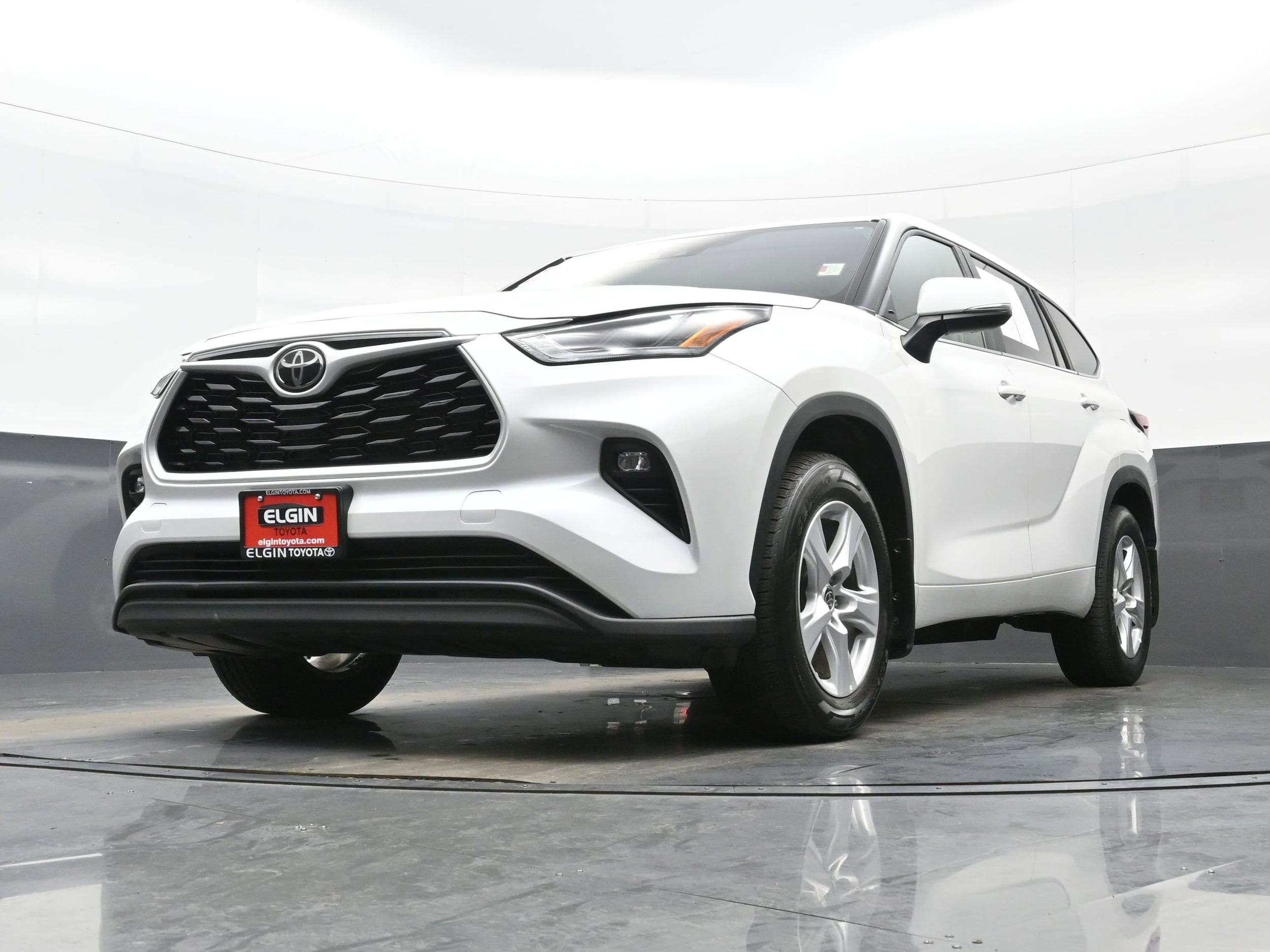 2024 Toyota Highlander LE - Photo 28
