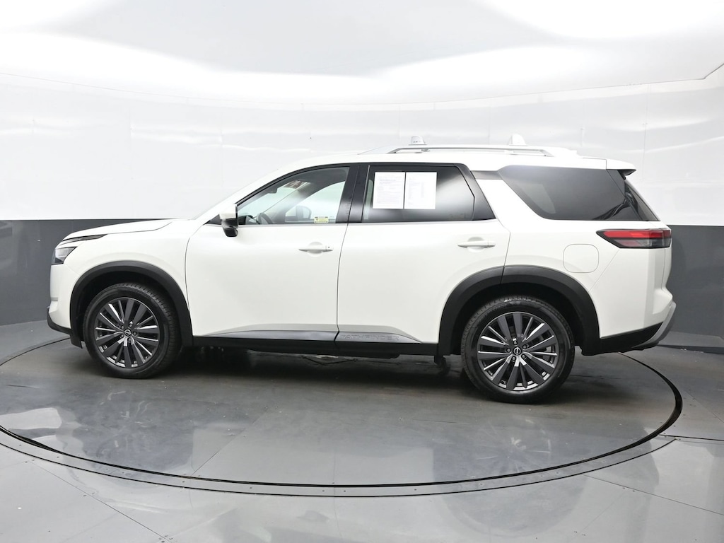 Used 2023 Nissan Pathfinder SL SUV