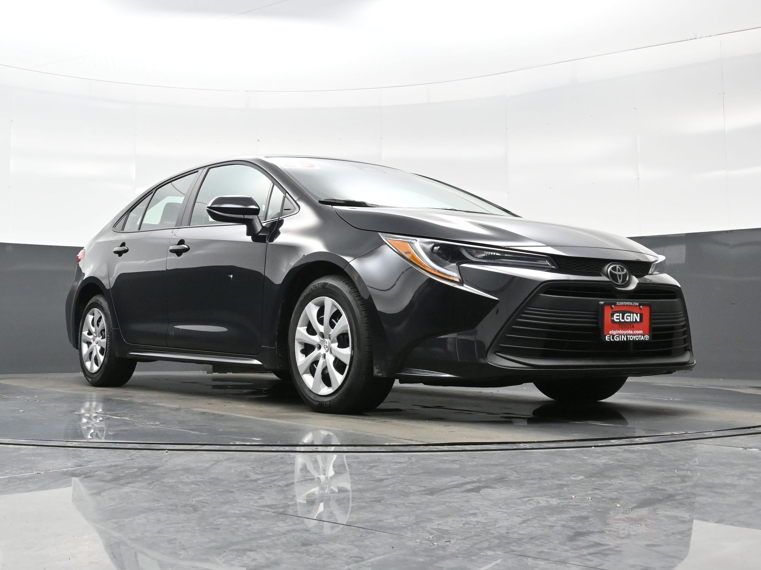 2025 Toyota Corolla LE - Photo 24