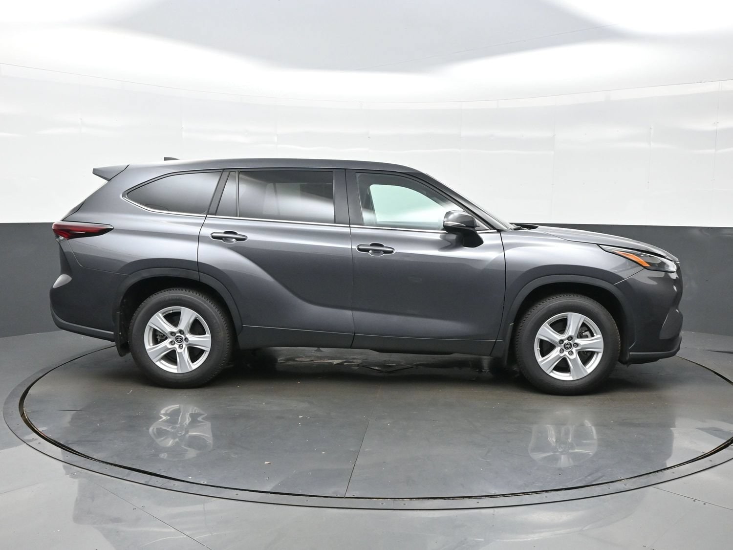 2024 Toyota Highlander LE - Photo 7