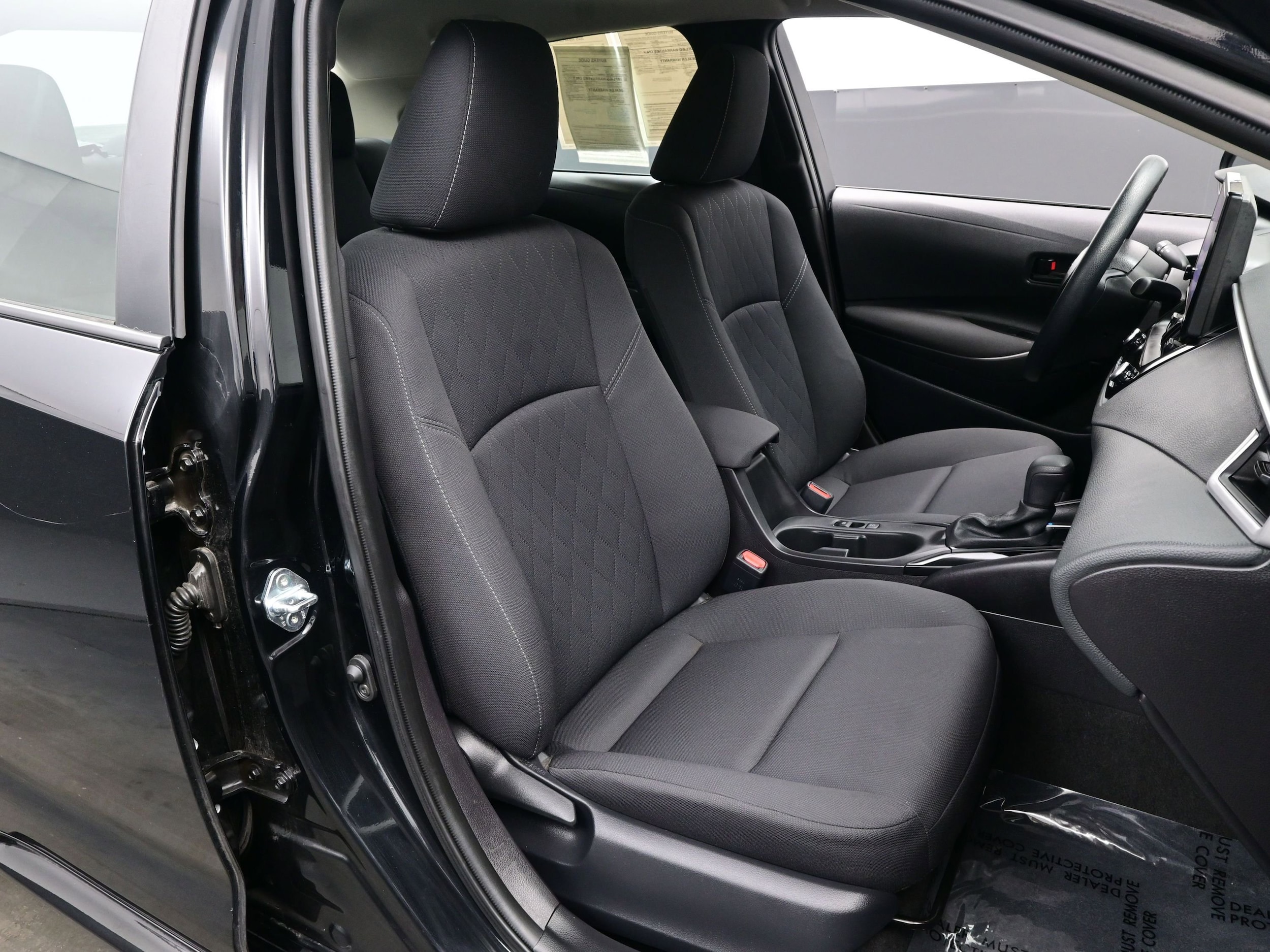 2025 Toyota Corolla LE - Photo 13