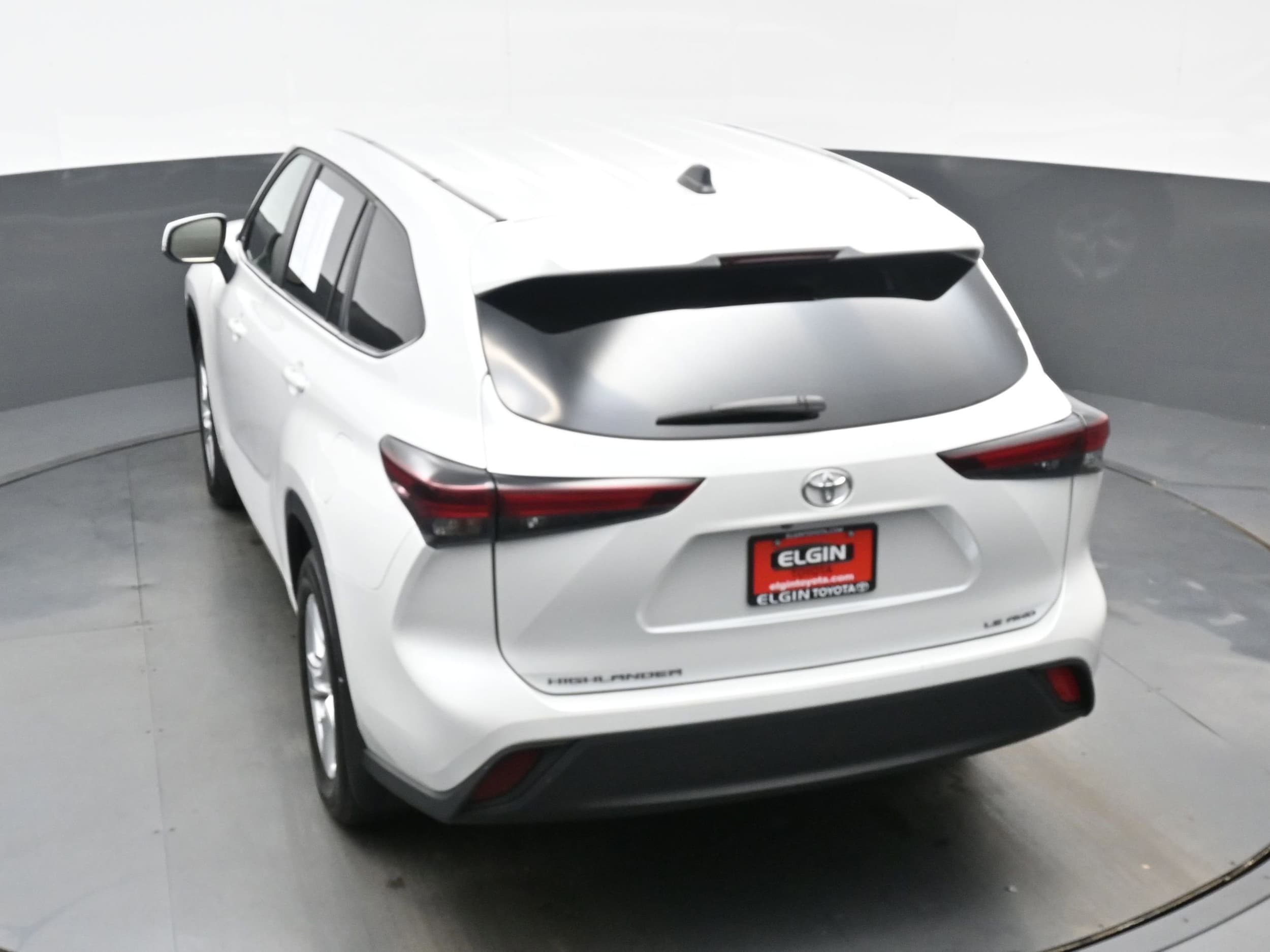 2024 Toyota Highlander LE - Photo 39