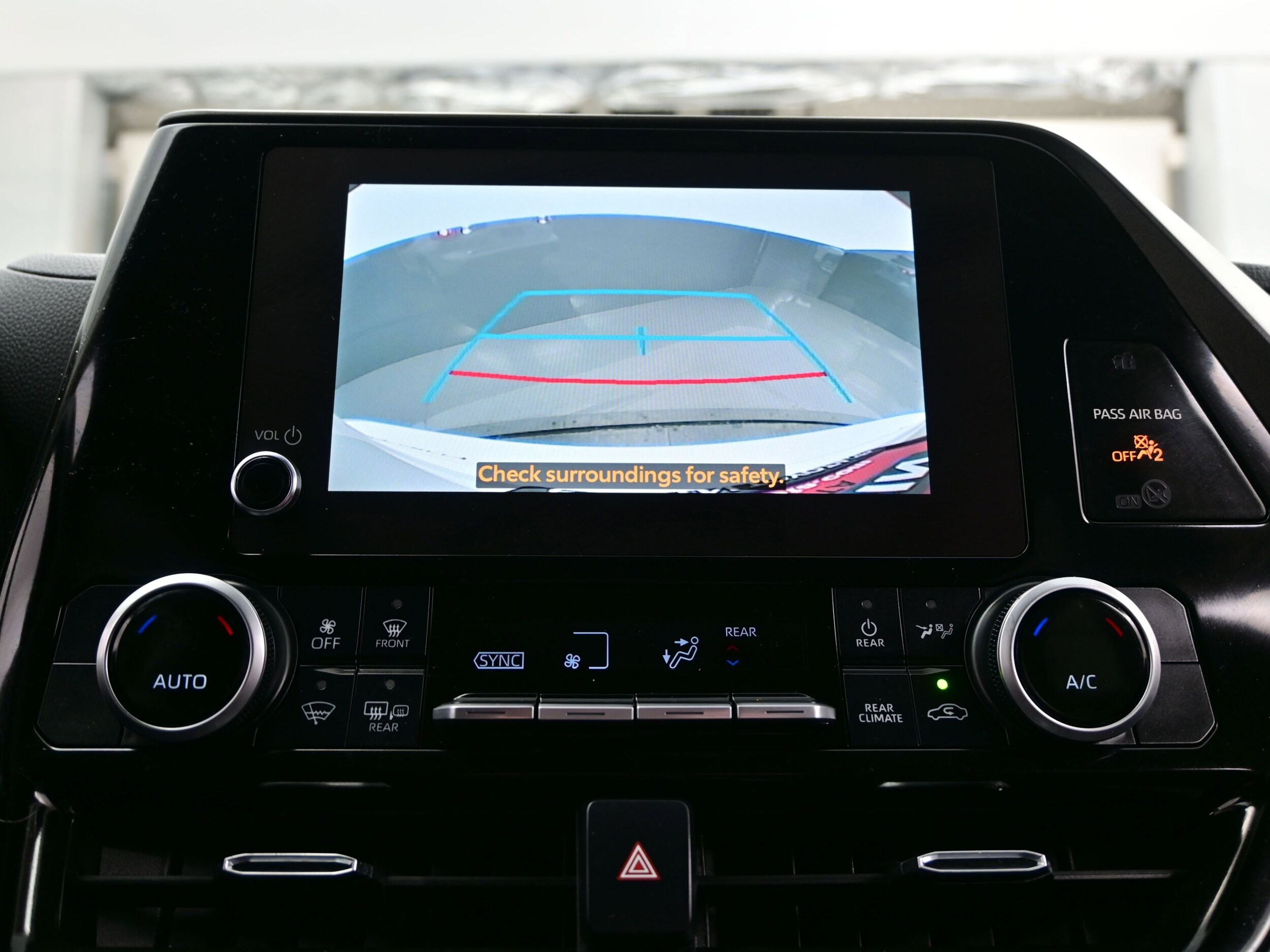 2024 Toyota Highlander LE - Photo 19