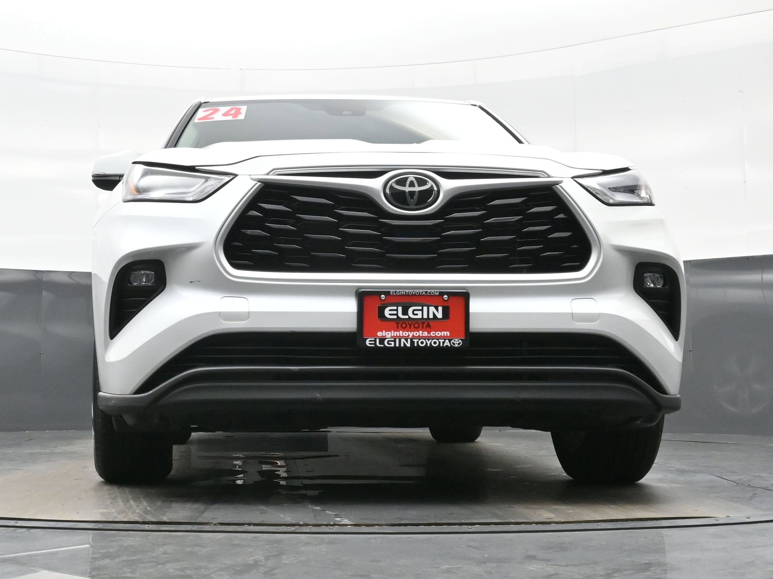 2024 Toyota Highlander LE - Photo 27