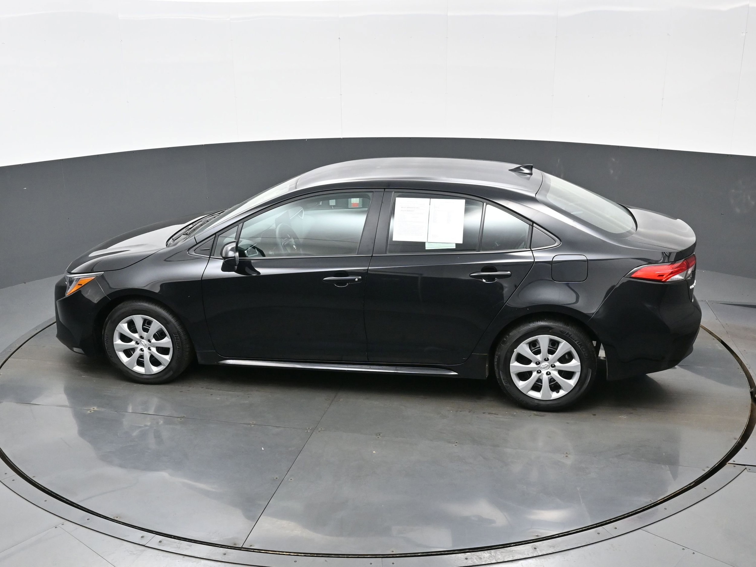 2025 Toyota Corolla LE - Photo 35