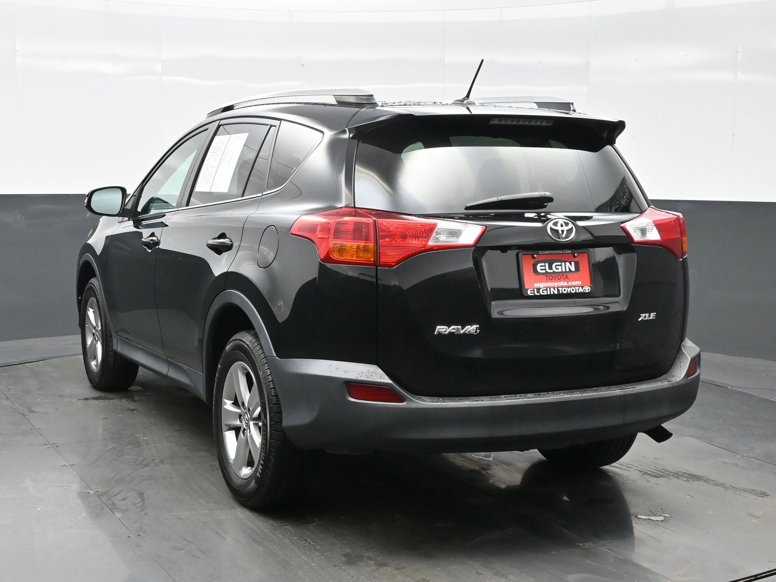 2015 Toyota RAV4 XLE photo 3