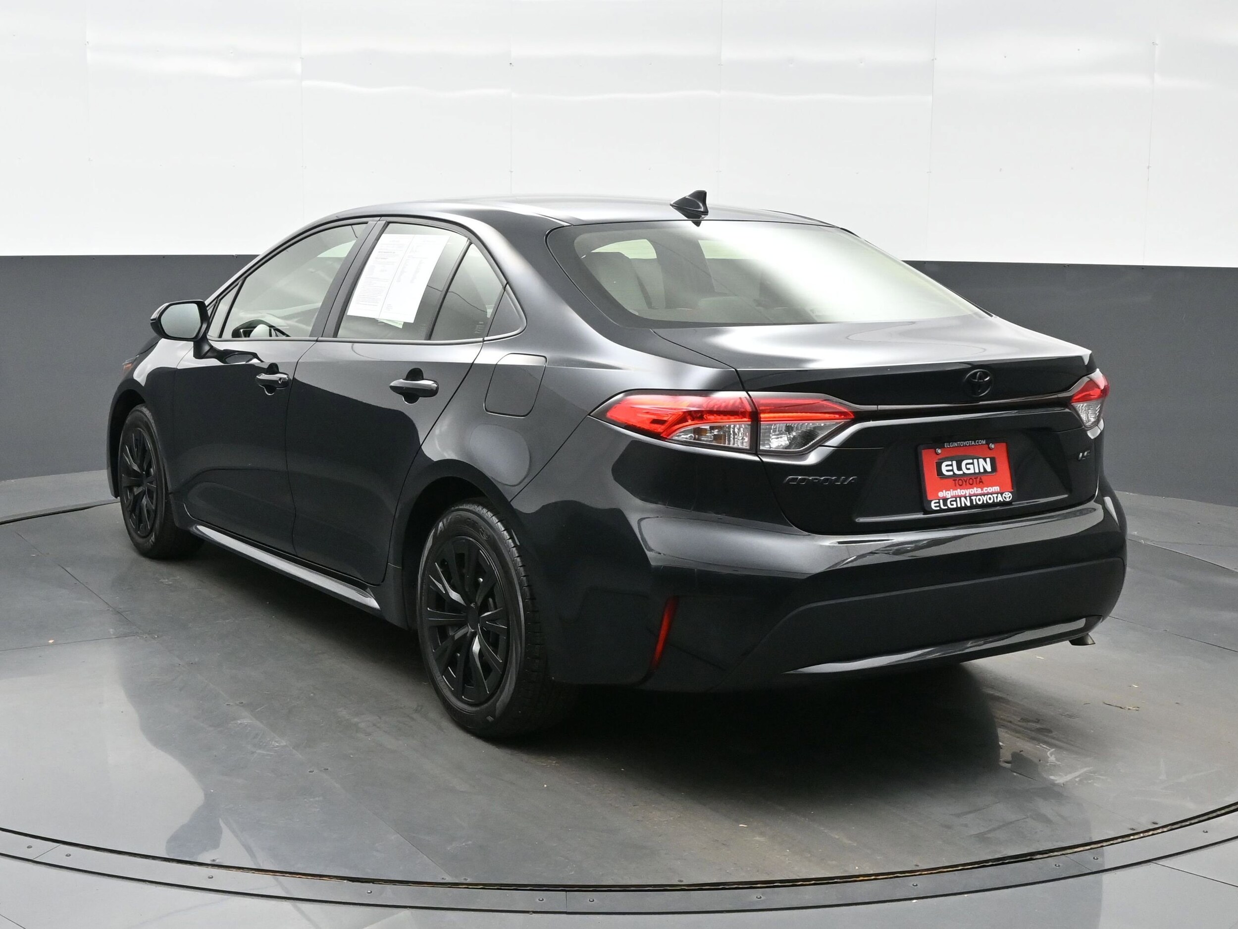 2022 Toyota Corolla LE photo 4