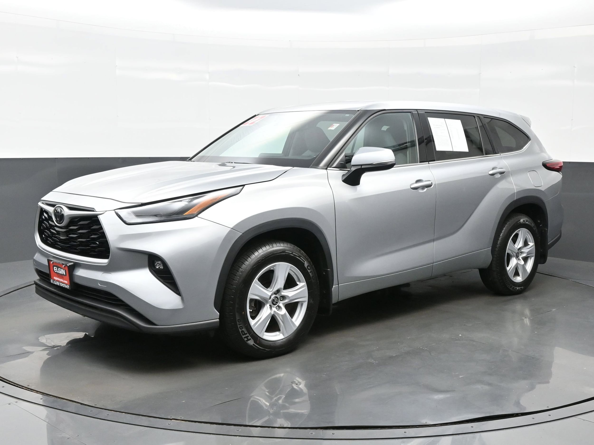 Used 2022 Toyota Highlander LE with VIN 5TDBZRBH4NS222745 for sale in Streamwood, IL