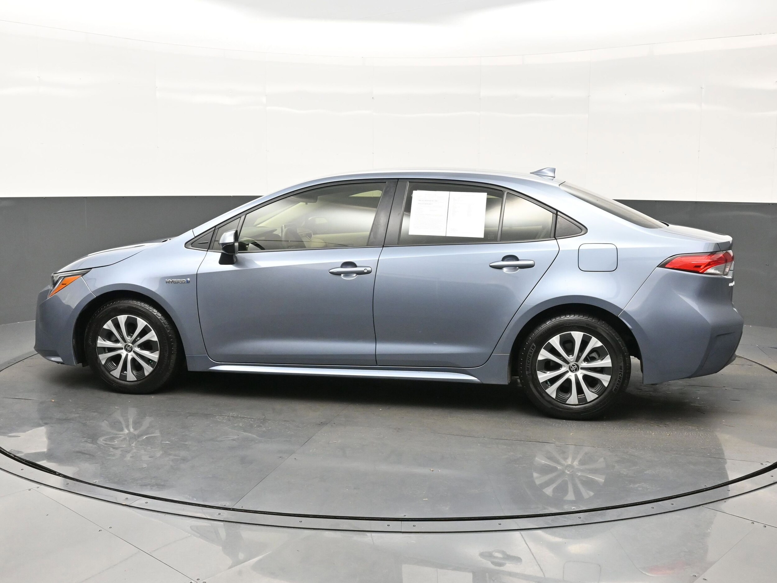2020 Toyota Corolla Hybrid LE photo 3