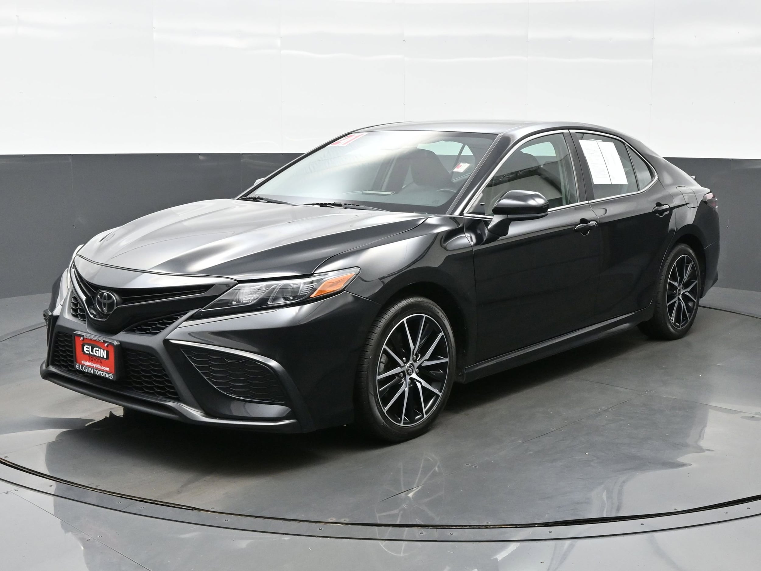 Used 2021 Toyota Camry SE with VIN 4T1G11AK3MU540311 for sale in Streamwood, IL