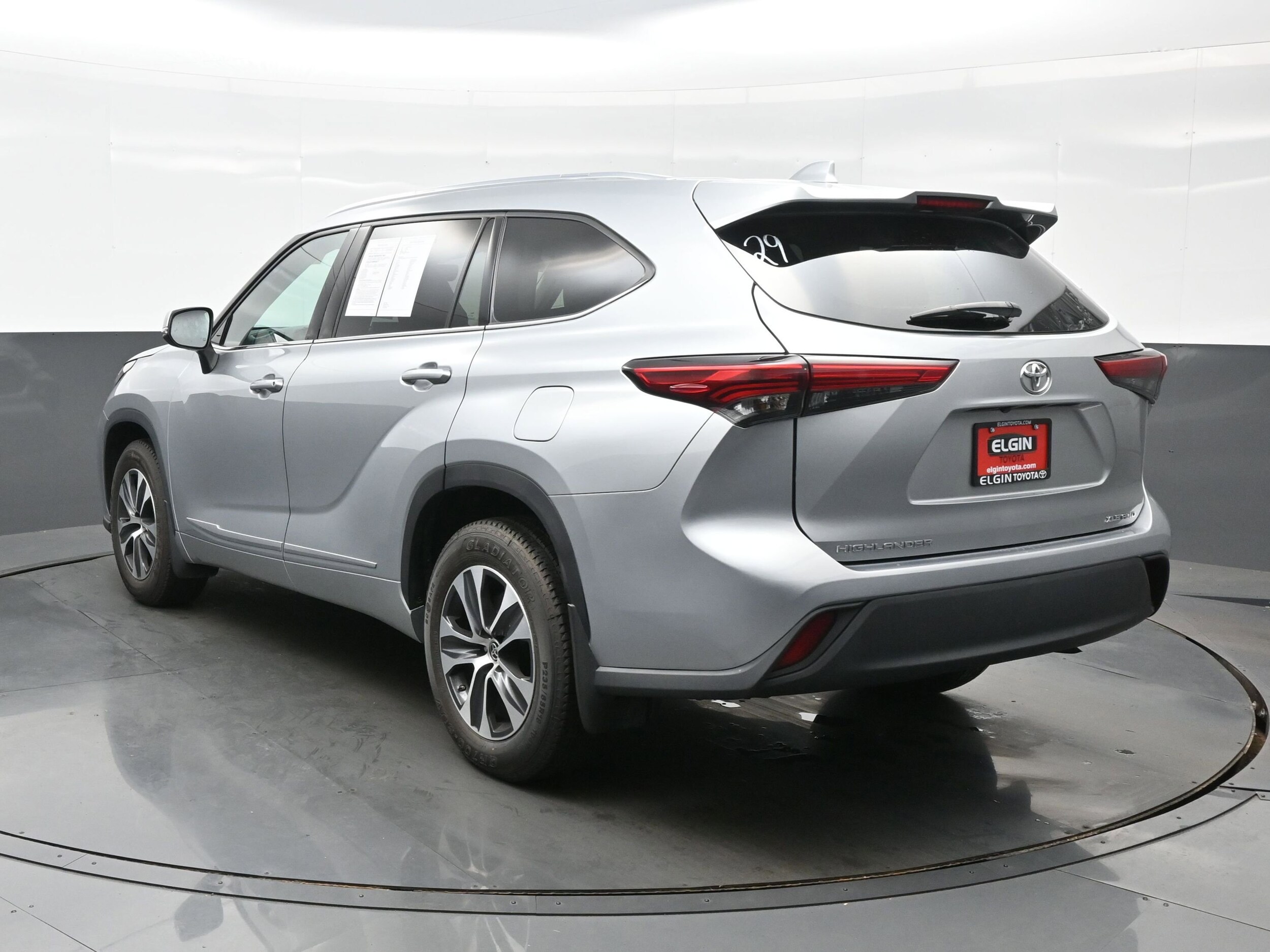 2020 Toyota Highlander XLE photo 4