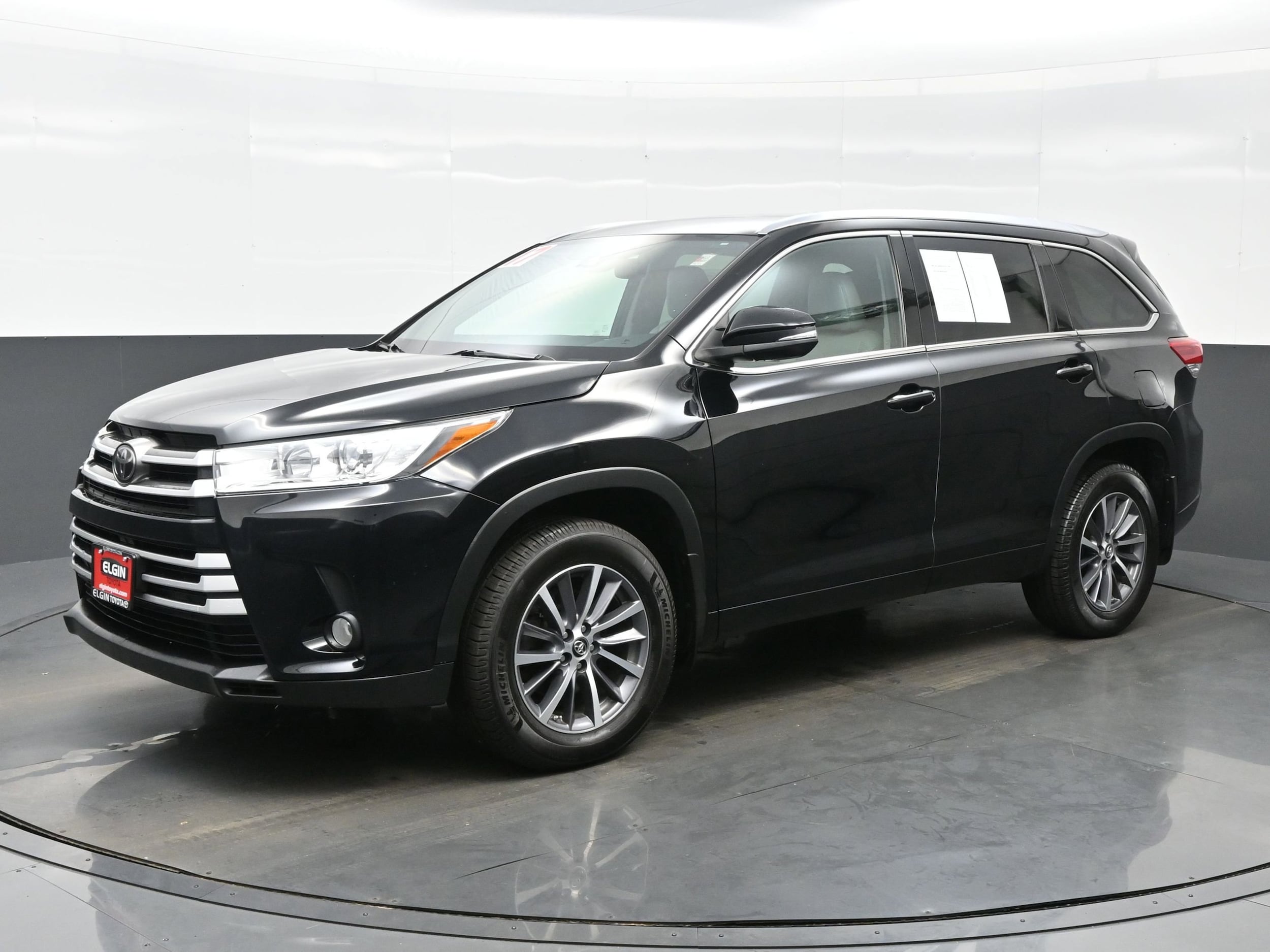 Used 2017 Toyota Highlander XLE with VIN 5TDJZRFH0HS379151 for sale in Streamwood, IL
