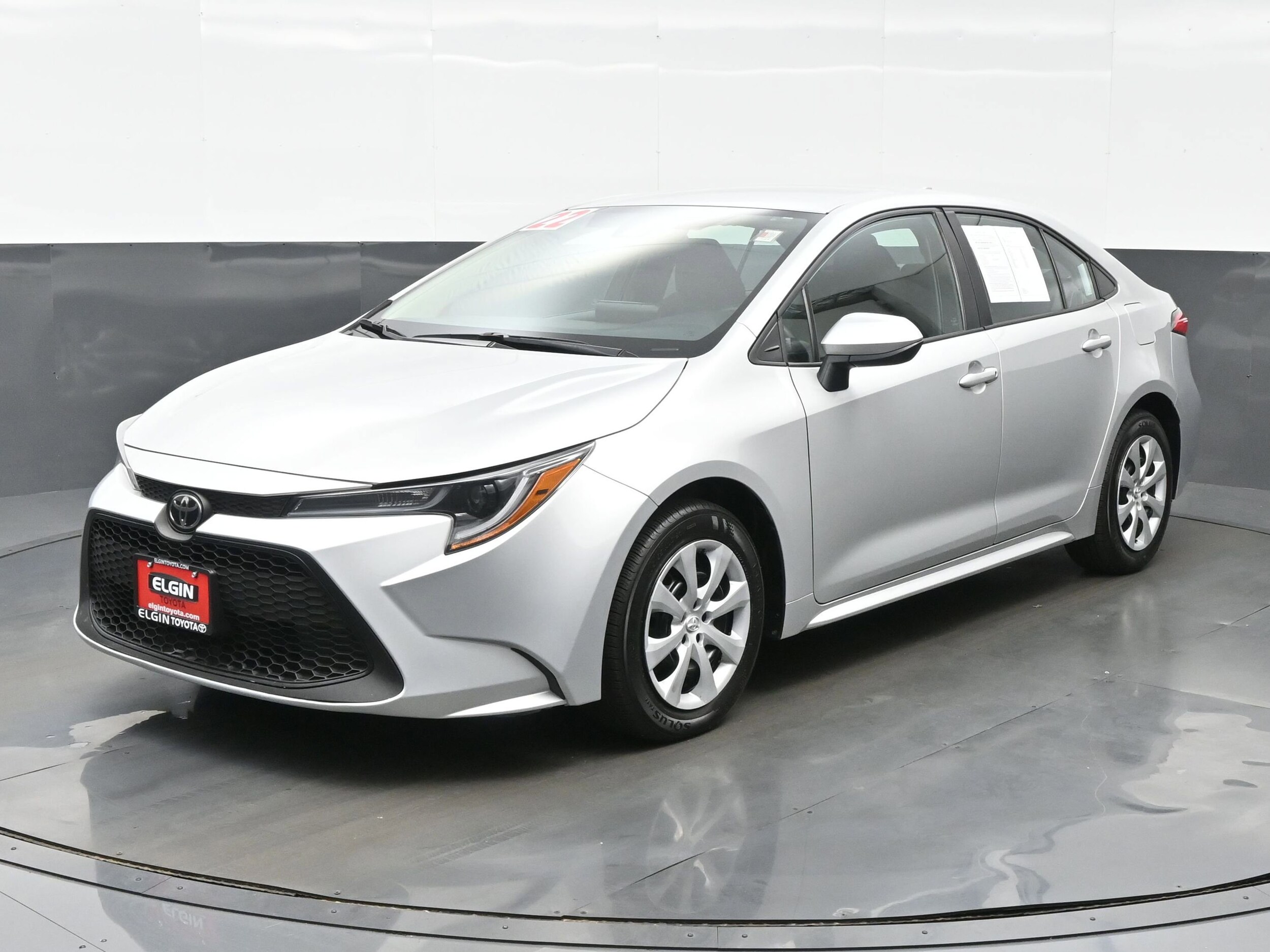 2022 Toyota Corolla LE photo 2