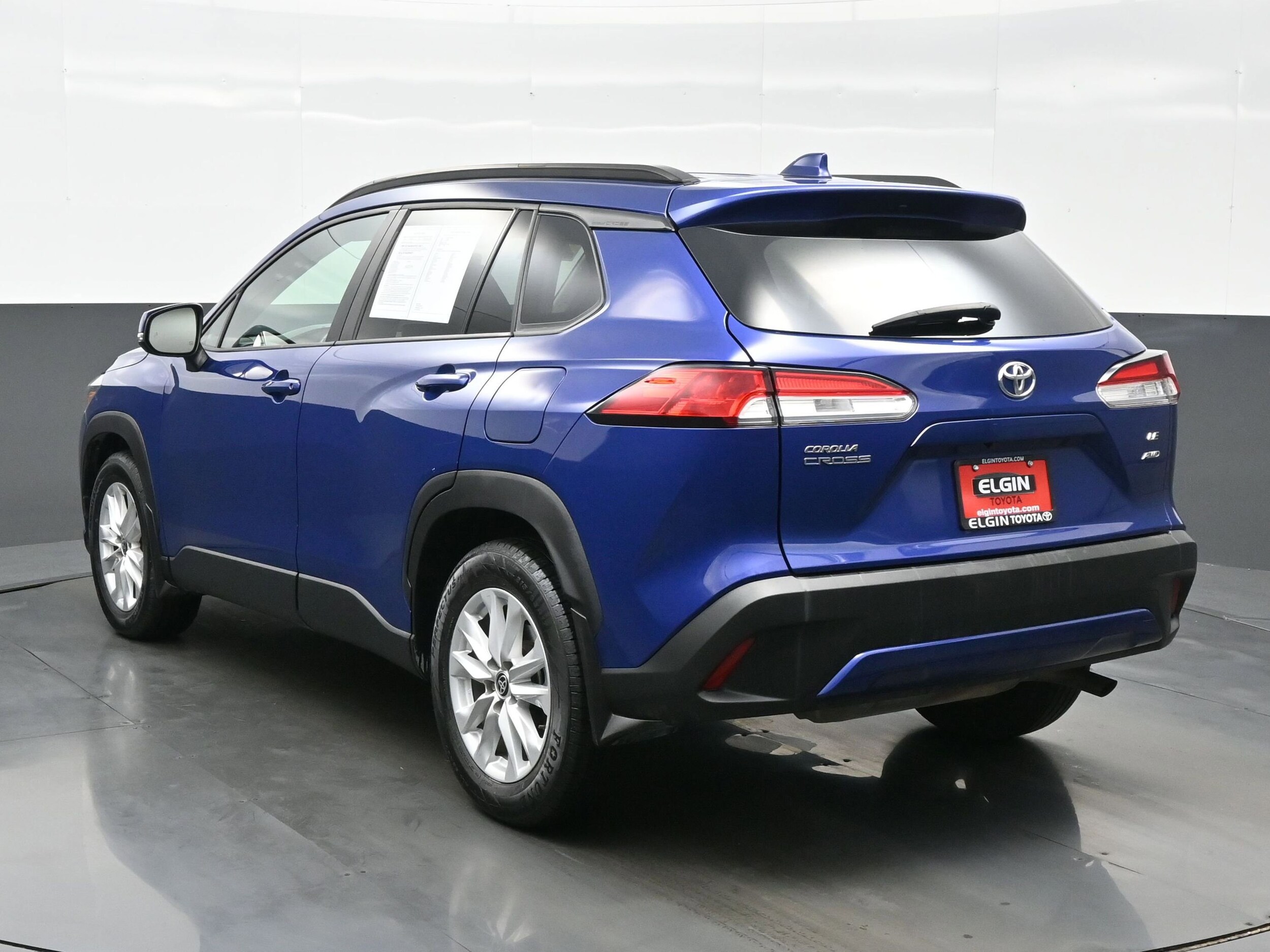 2023 Toyota Corolla Cross LE photo 4