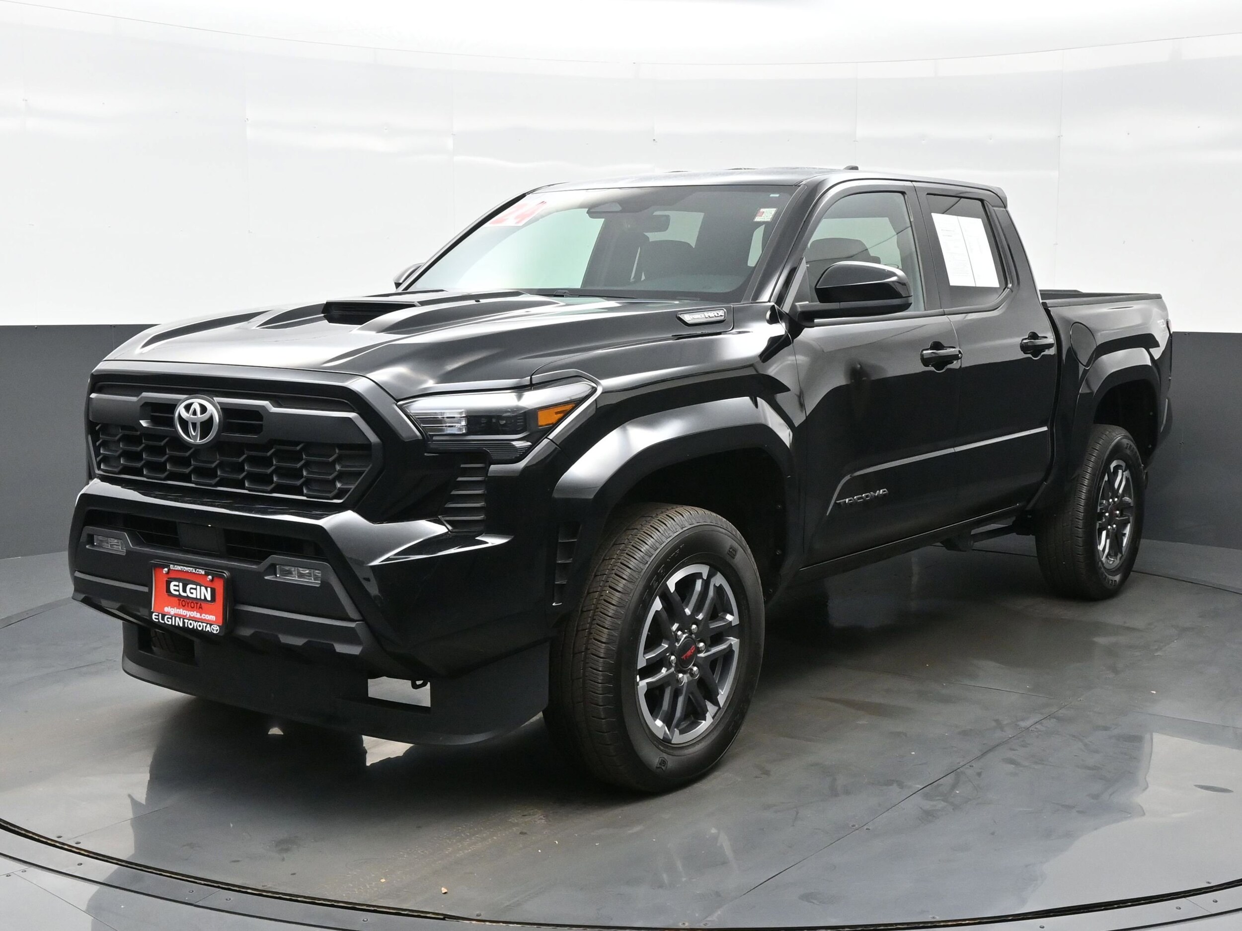 2024 Toyota Tacoma TRD Sport photo 2