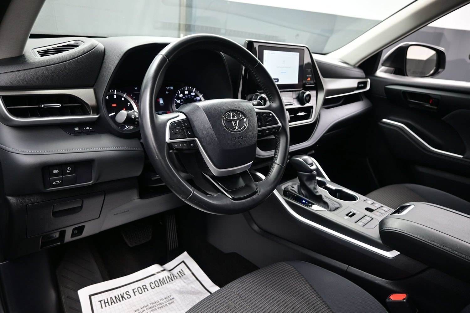 2024 Toyota Highlander LE - Photo 13