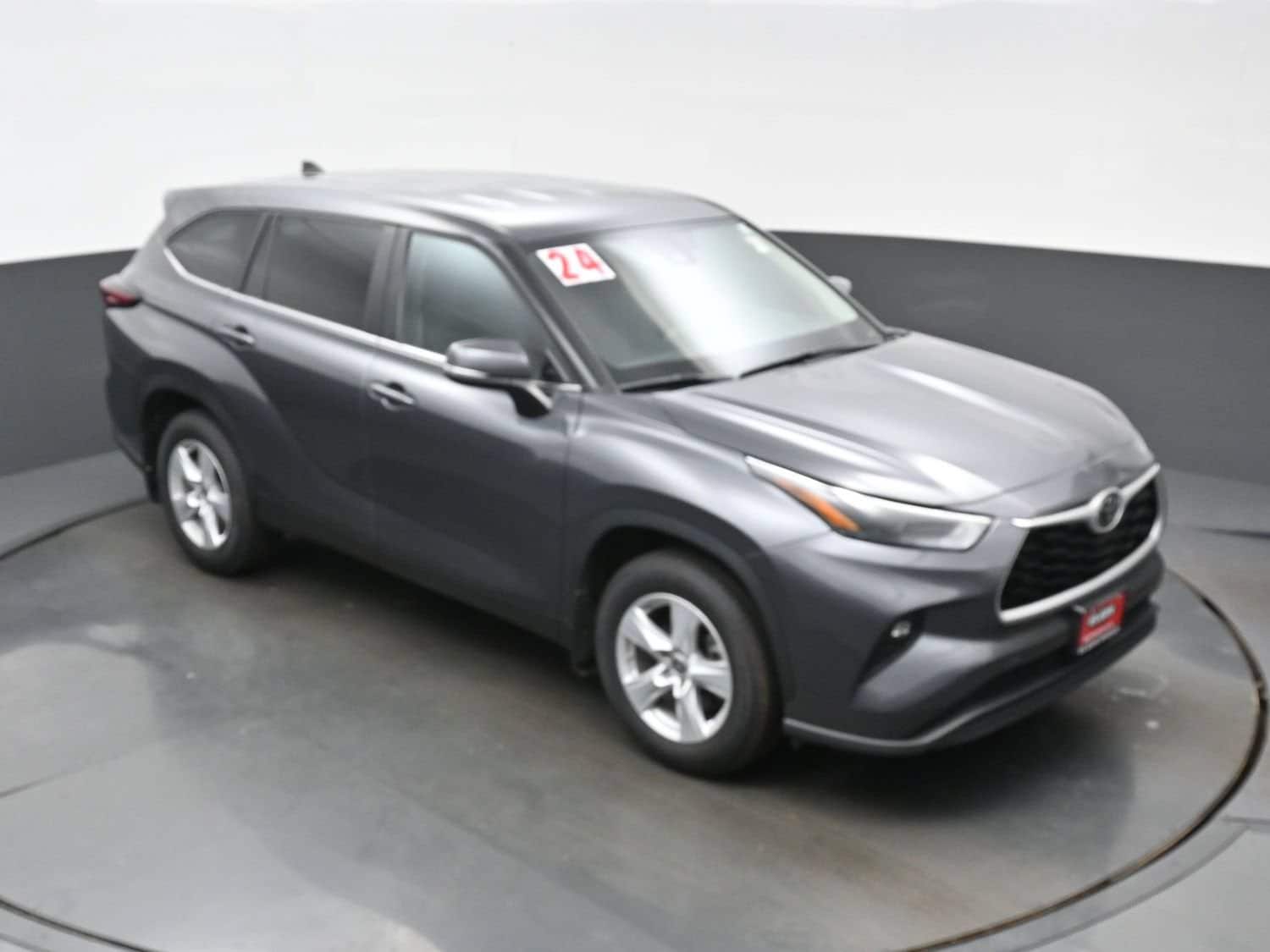 2024 Toyota Highlander LE - Photo 35