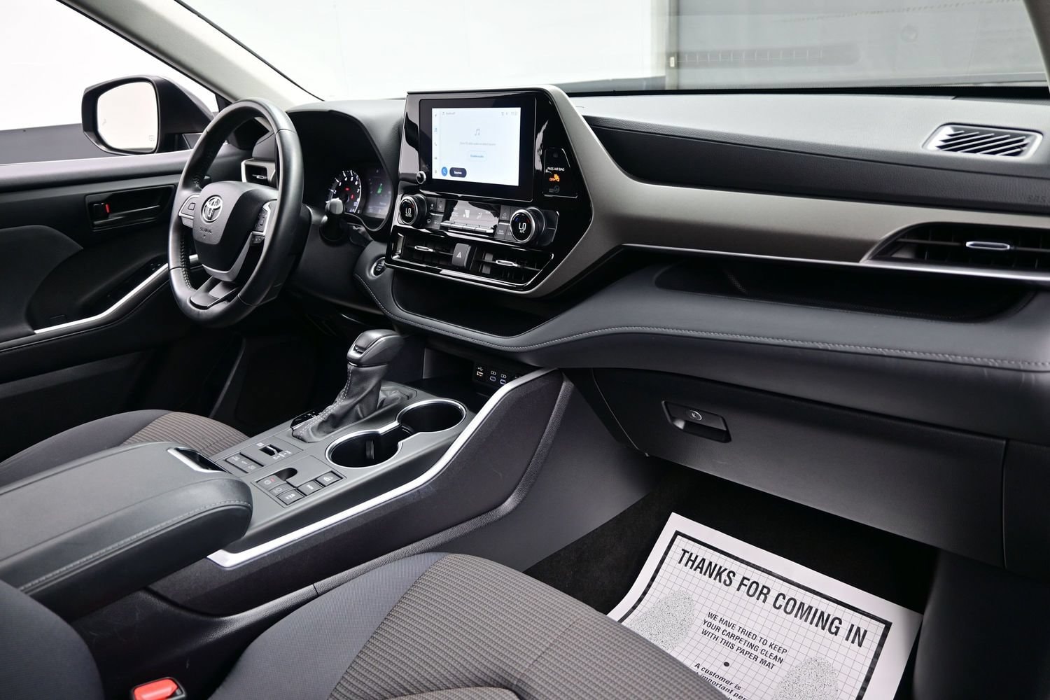 2024 Toyota Highlander LE - Photo 15