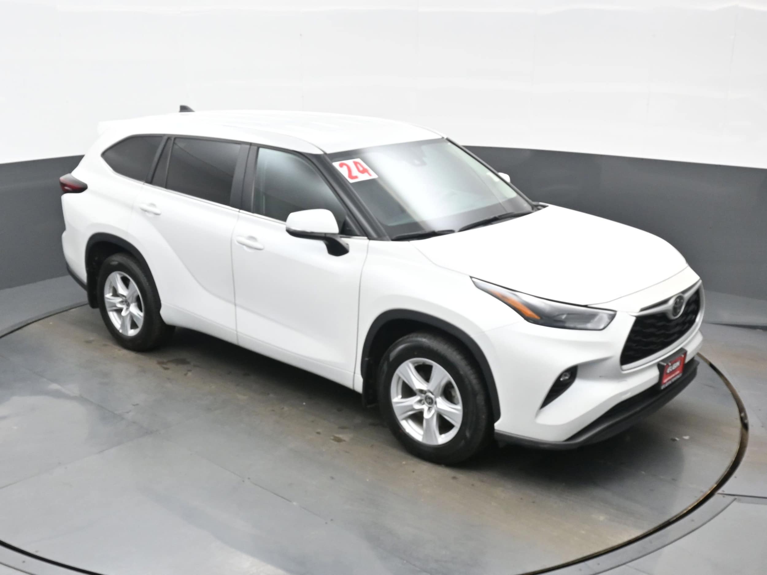 2024 Toyota Highlander LE - Photo 34