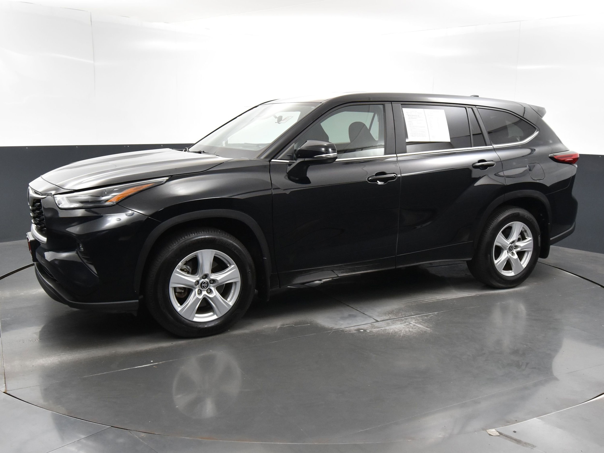 Used 2023 Toyota Highlander LE with VIN 5TDKDRBH0PS031910 for sale in Streamwood, IL