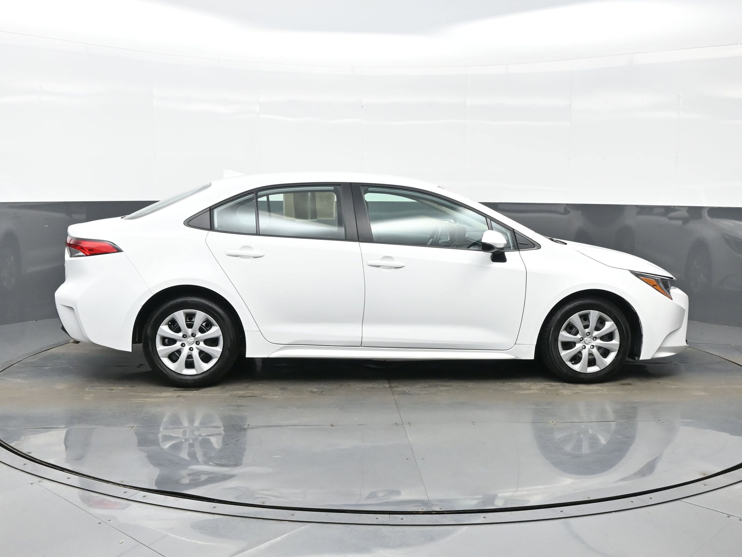 2025 Toyota Corolla LE - Photo 7