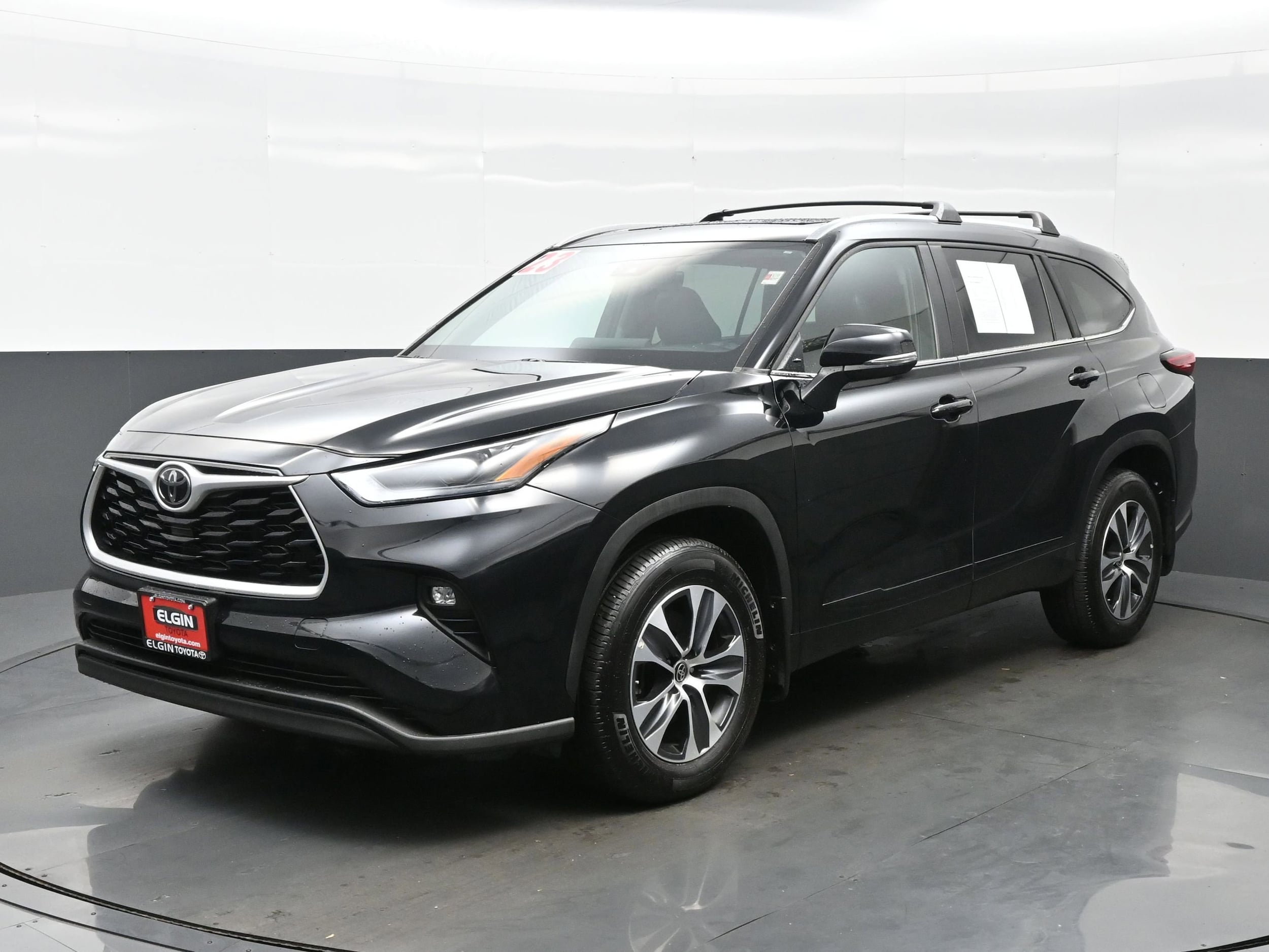 Used 2023 Toyota Highlander XLE with VIN 5TDKDRBH0PS021863 for sale in Streamwood, IL