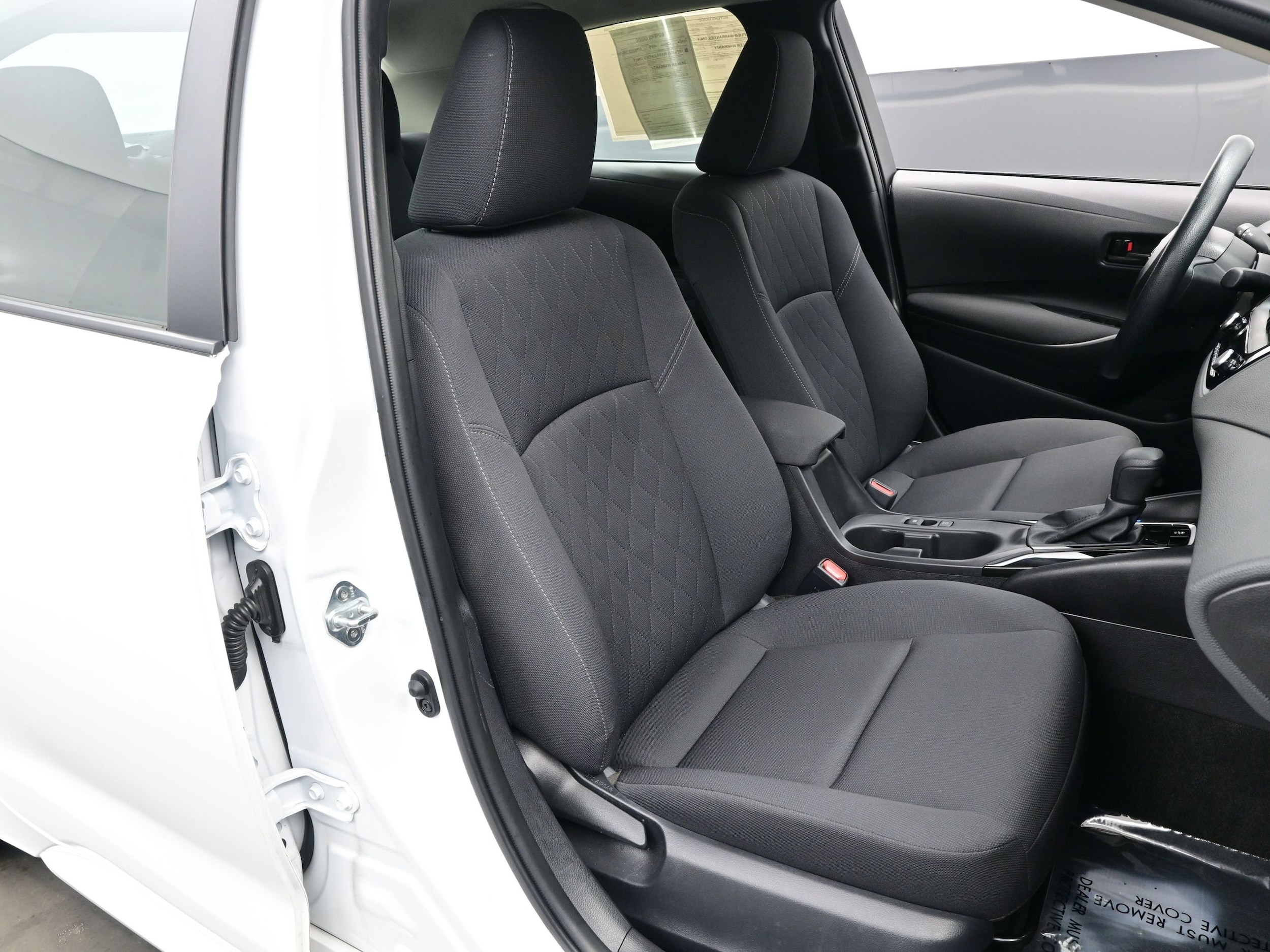 2025 Toyota Corolla LE - Photo 13