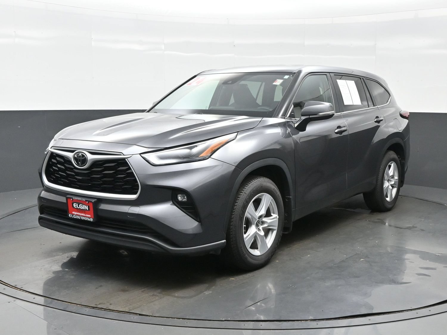 2024 Toyota Highlander LE - Photo 2