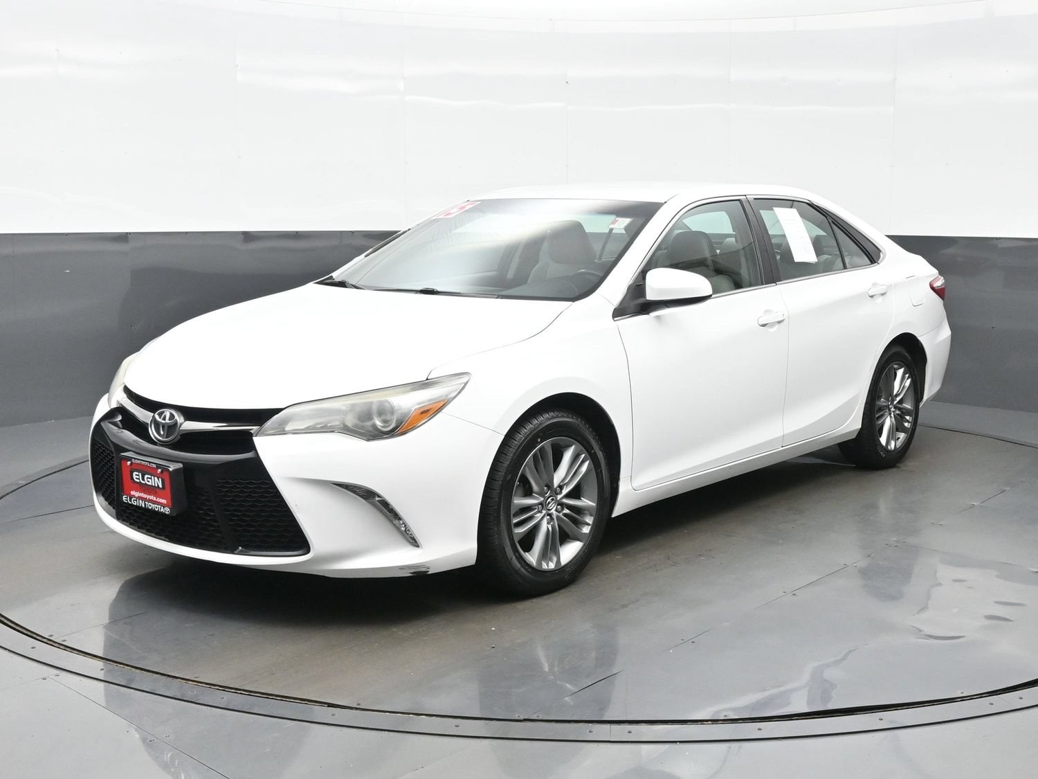 Used 2015 Toyota Camry SE with VIN 4T1BF1FKXFU499036 for sale in Streamwood, IL