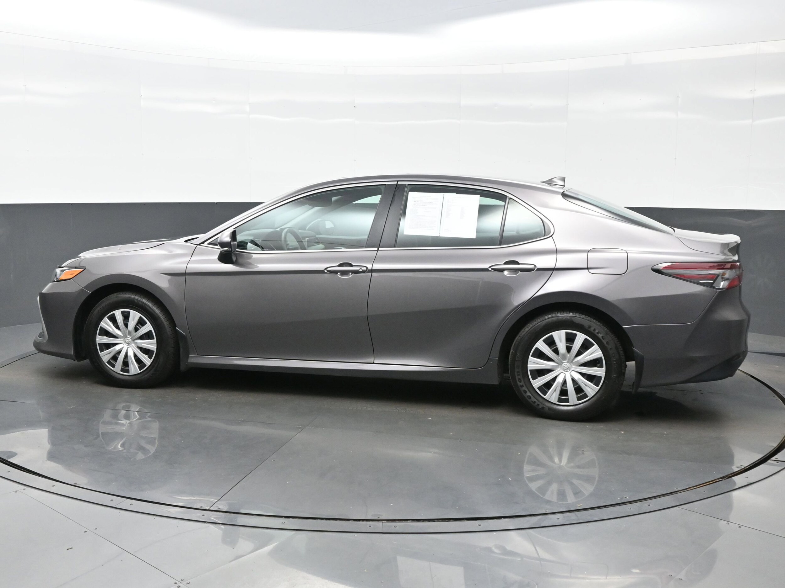 2024 Toyota Camry Hybrid LE photo 3
