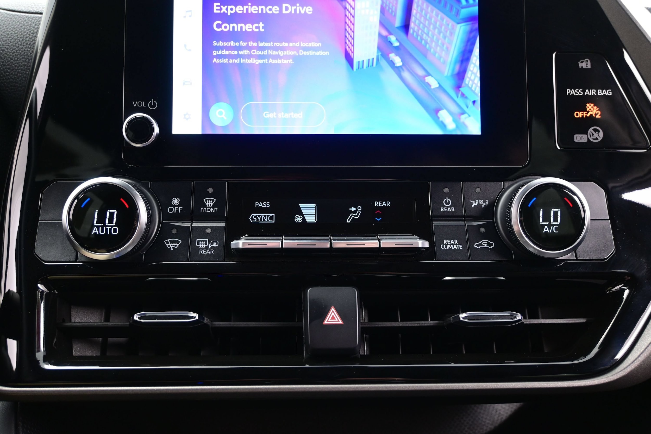 2024 Toyota Highlander LE - Photo 21