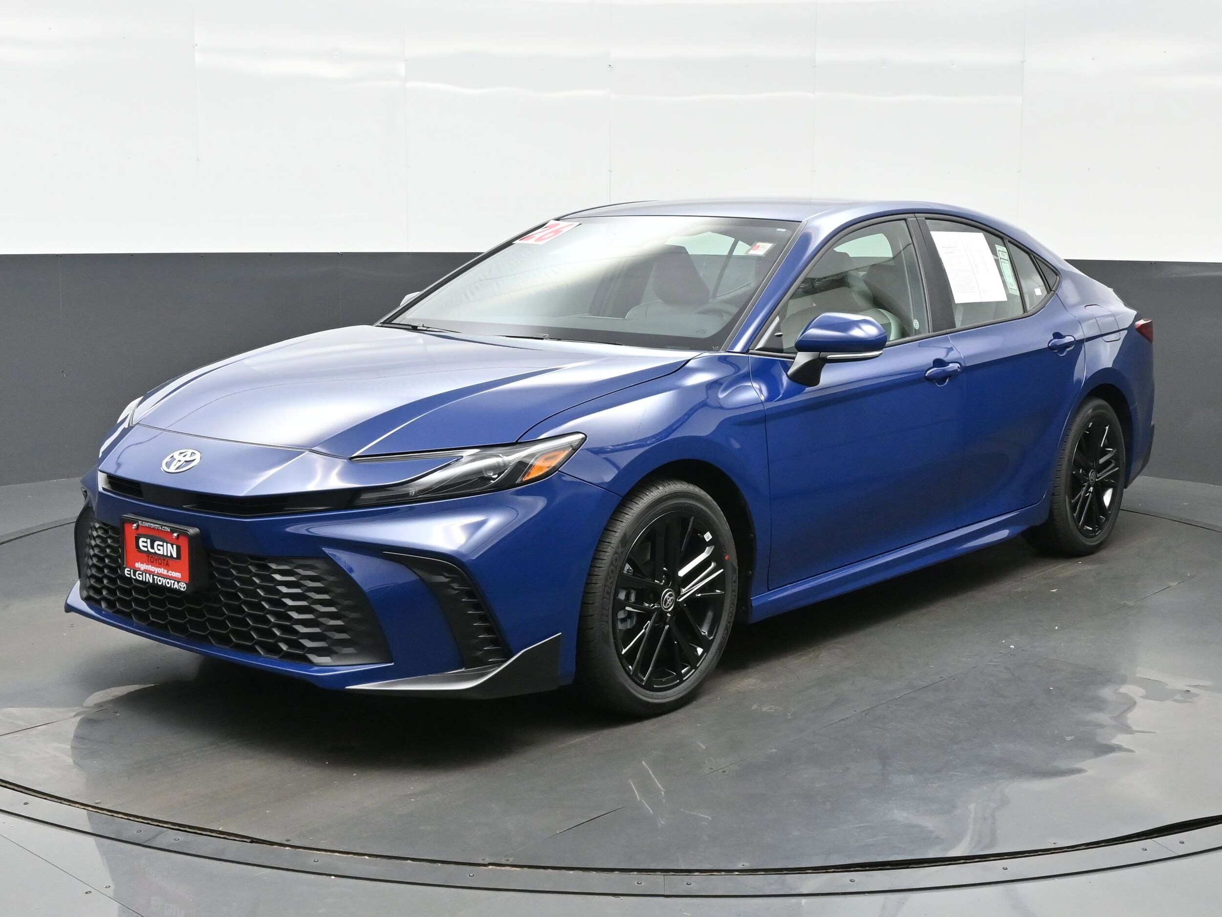 2026 Toyota Camry SE Hybrid photo 2