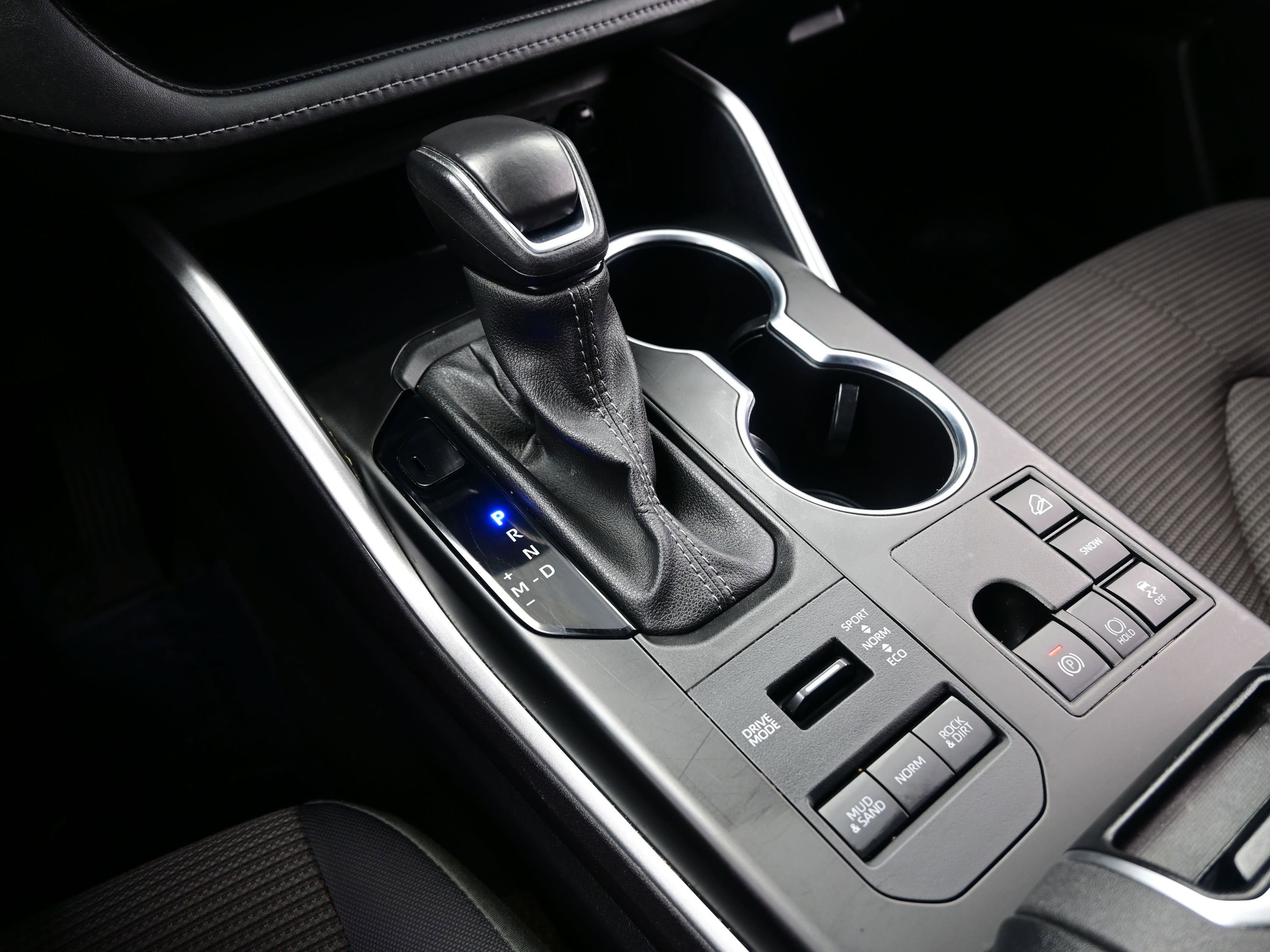 2024 Toyota Highlander LE - Photo 21