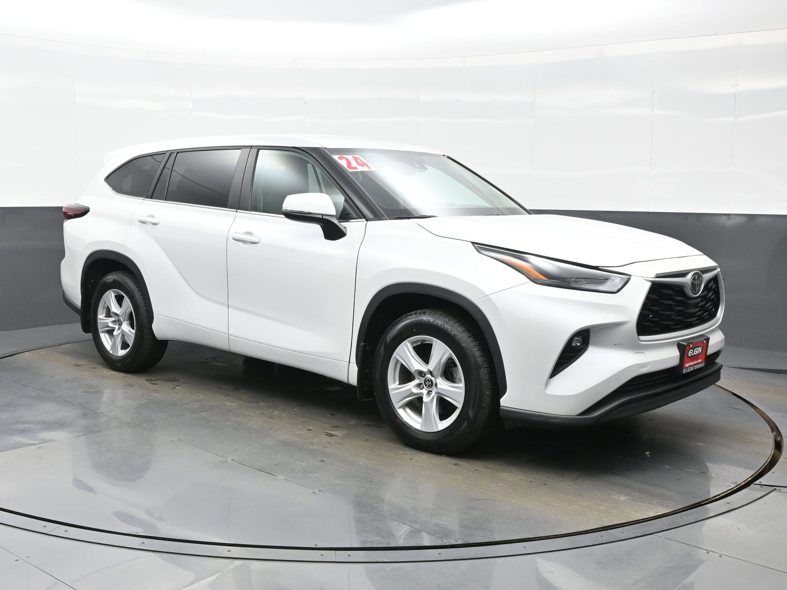 2024 Toyota Highlander LE - Photo 8