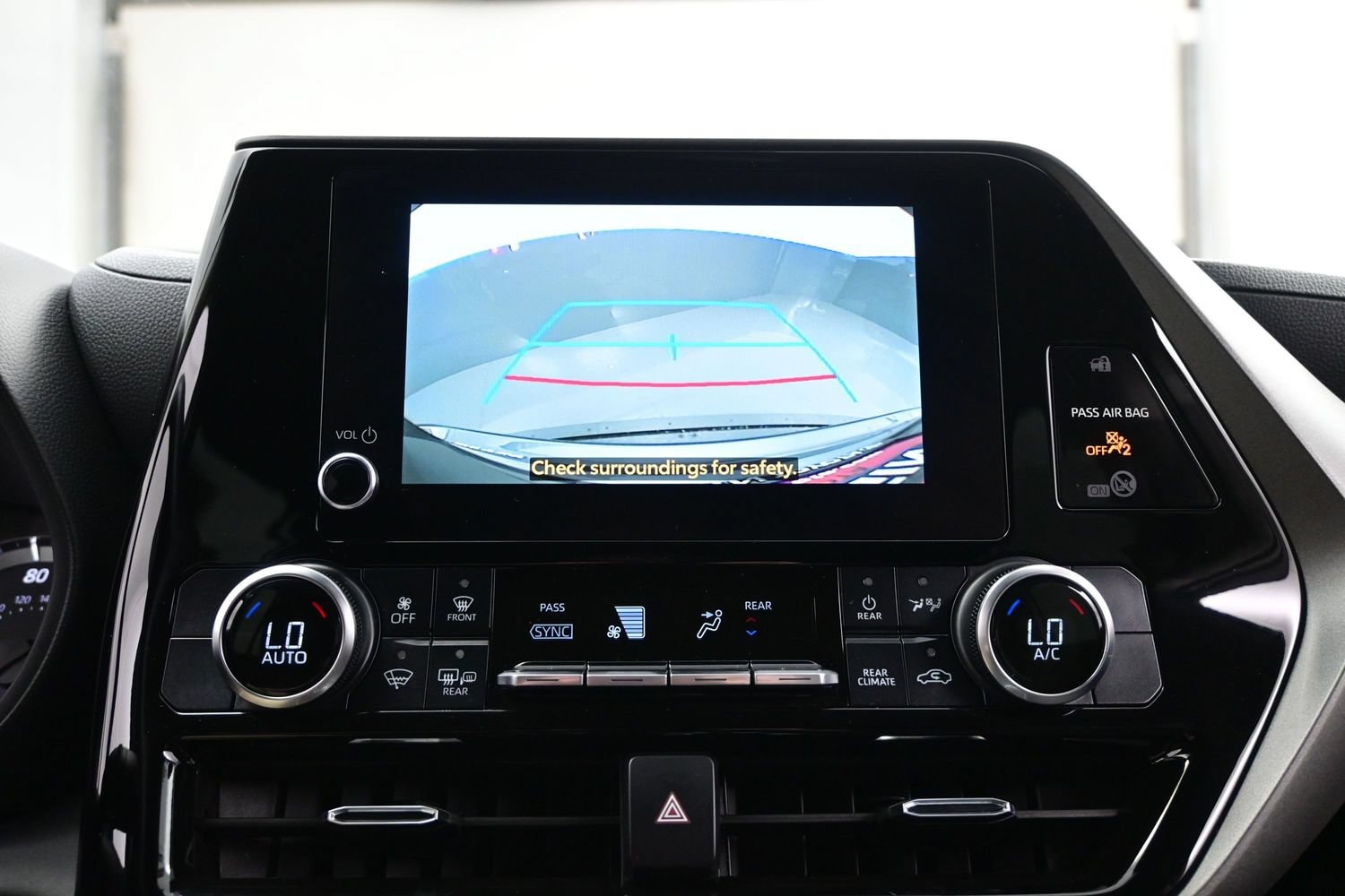 2024 Toyota Highlander LE - Photo 19