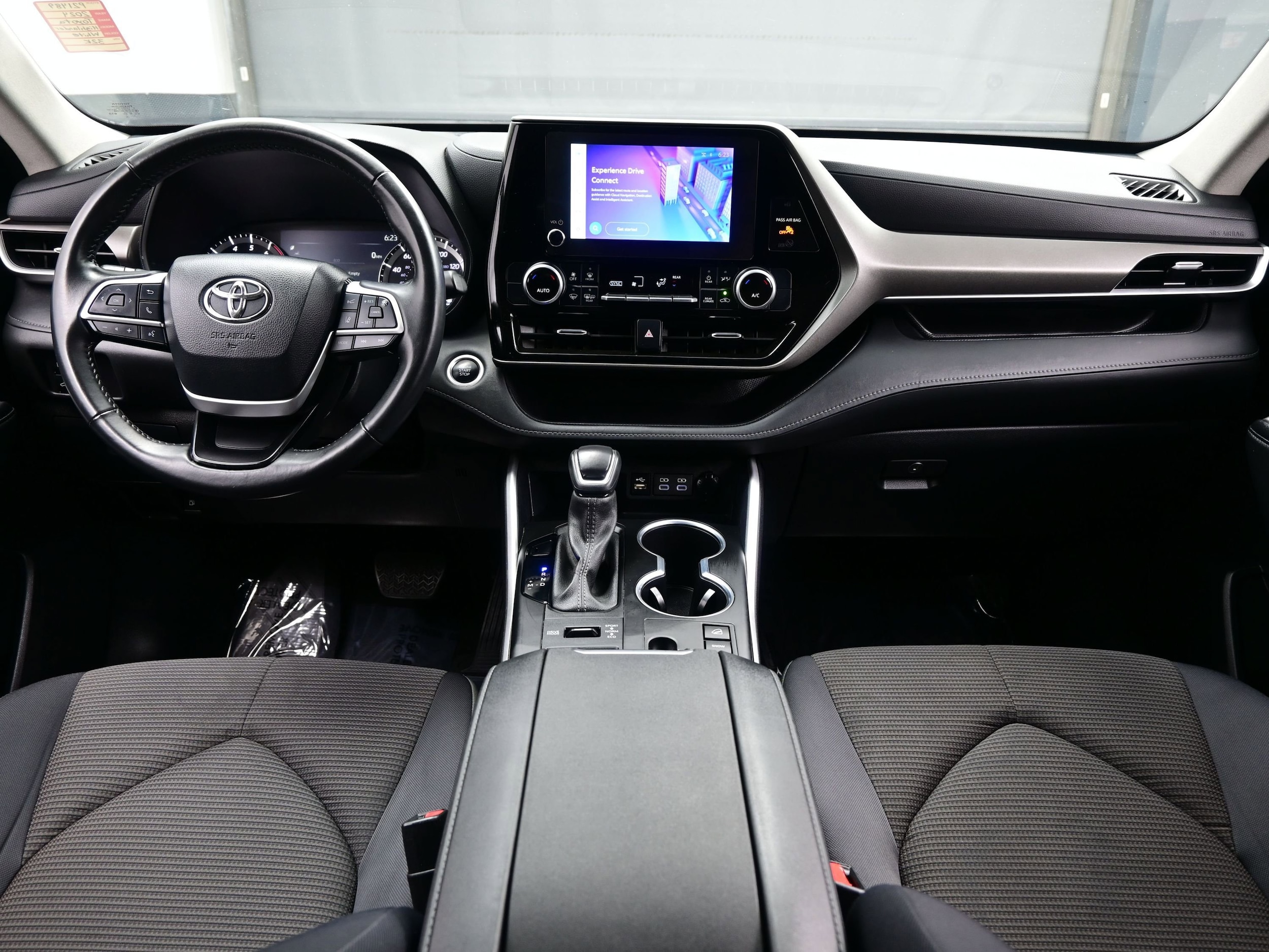2024 Toyota Highlander LE - Photo 18