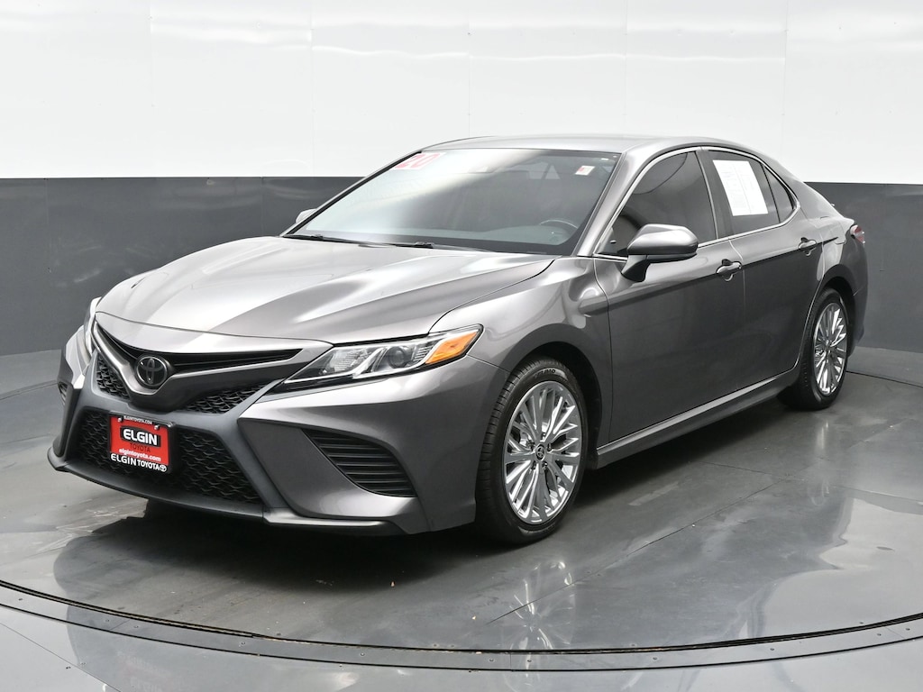 Used 2020 Toyota Camry SE Sedan