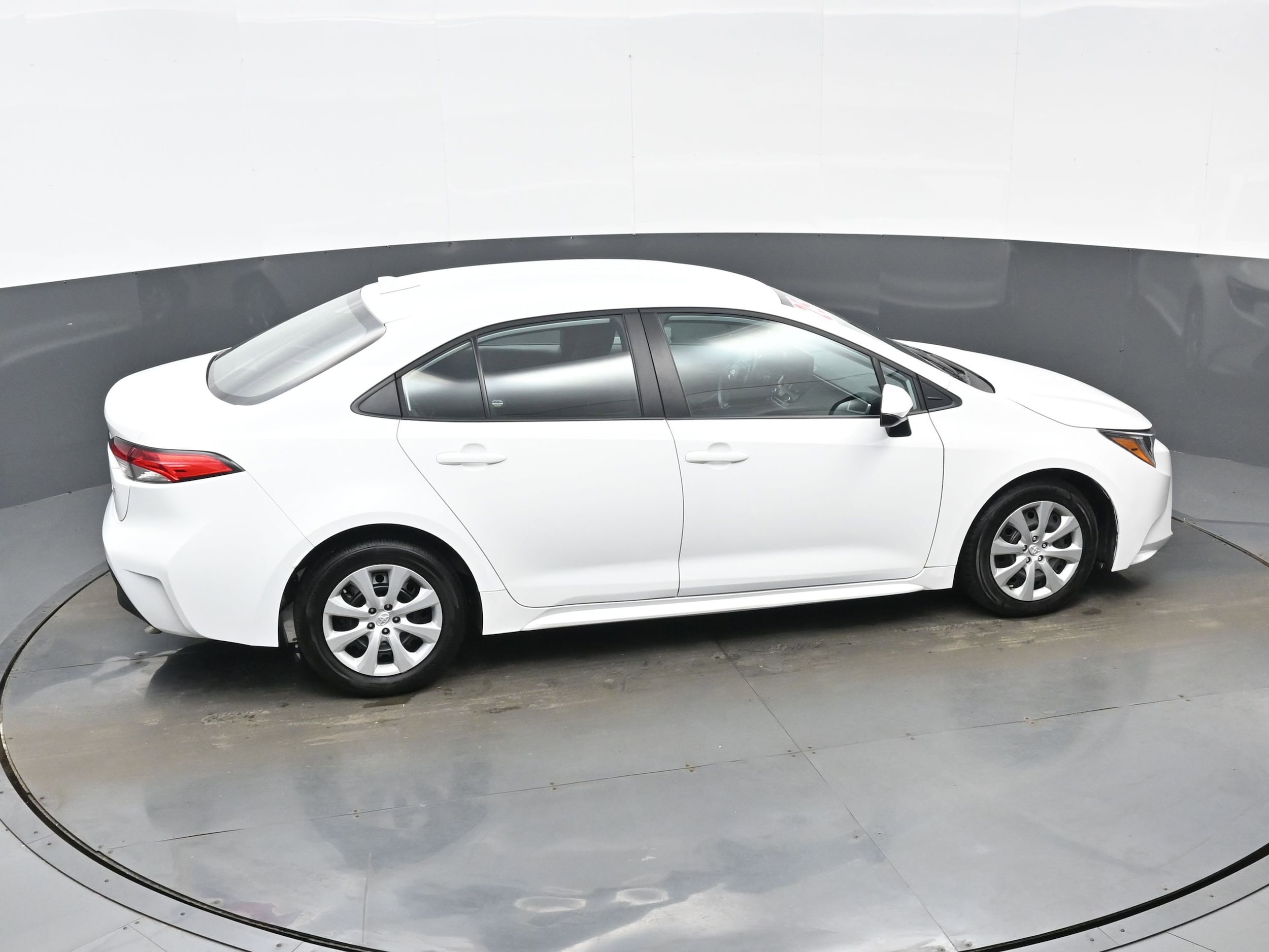 2025 Toyota Corolla LE - Photo 39